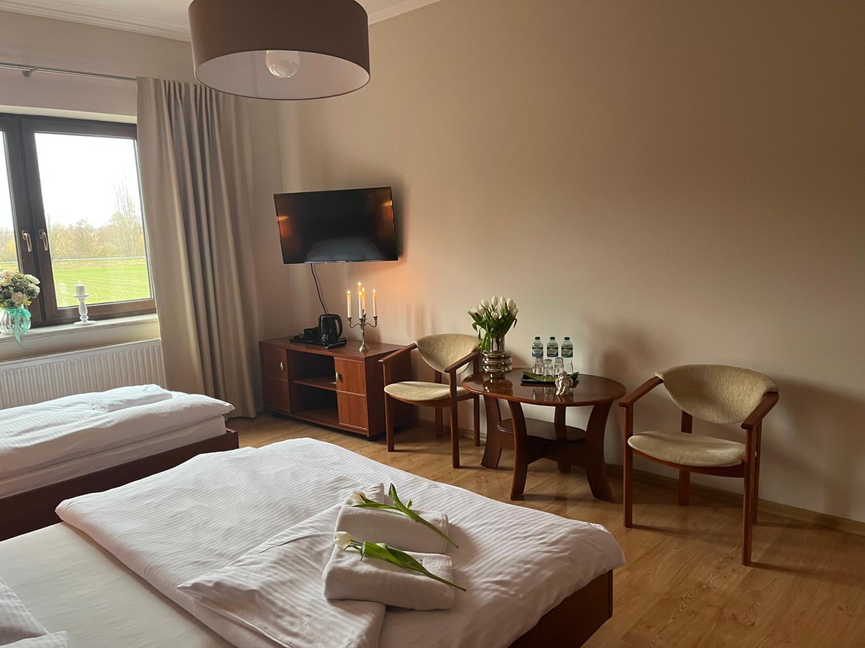 Large Double or Twin Room - Photo 3