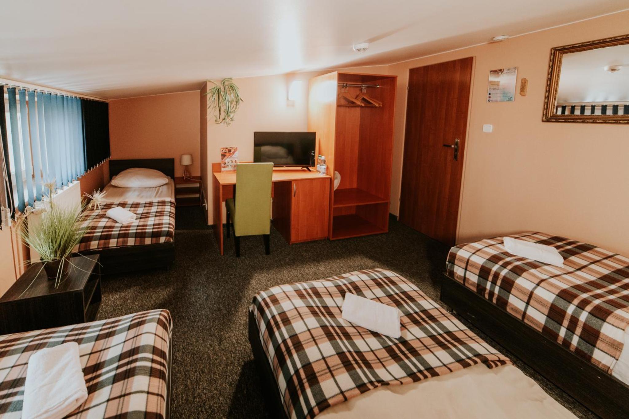 Standard Quadruple Room - Photo 4
