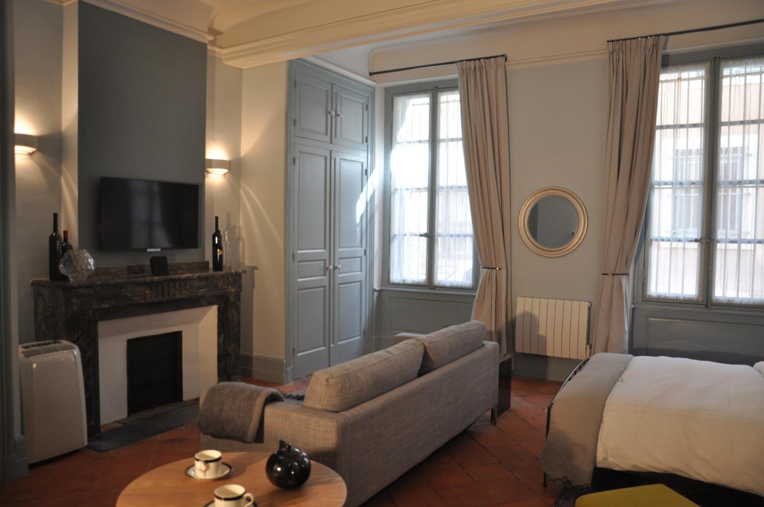 Studio Apartment photo 2