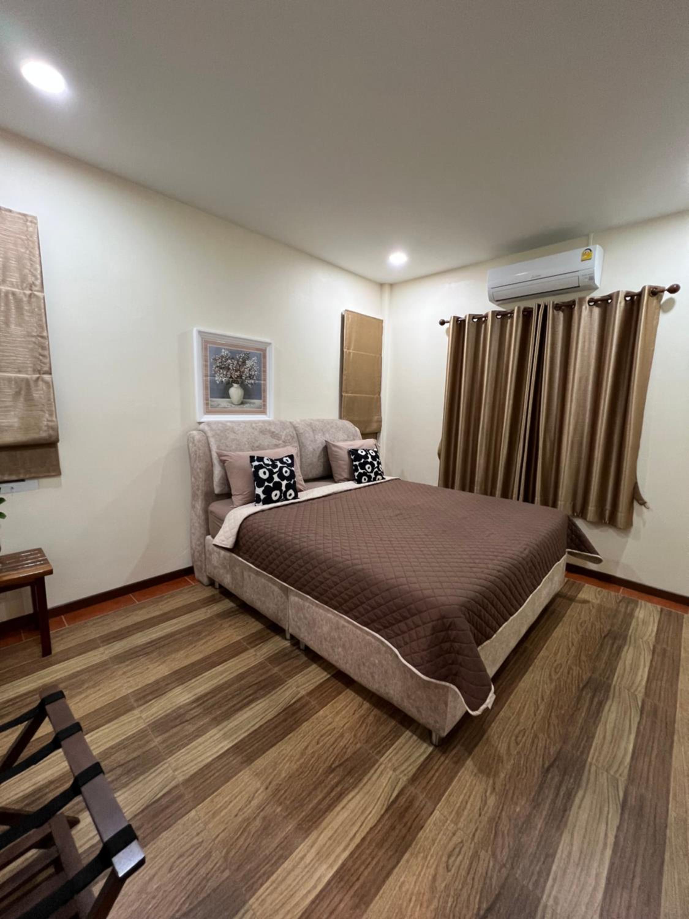 Two-Bedroom House - Photo 10