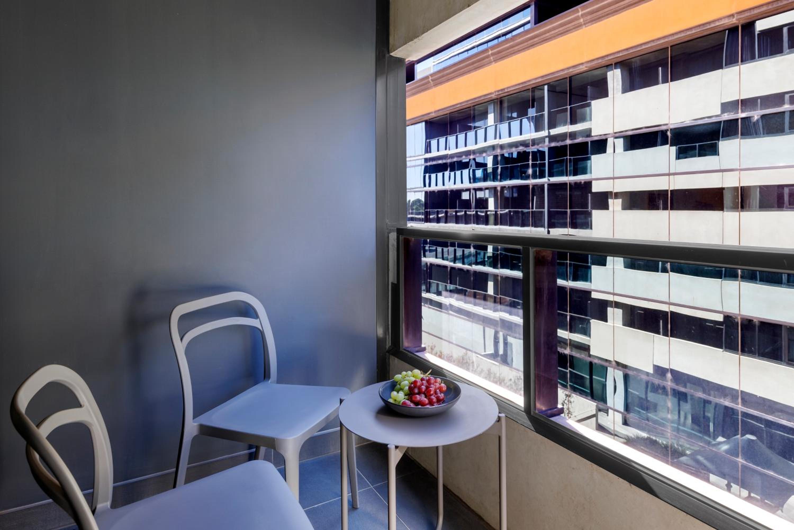 Classic One-Bedroom Queen with Balcony