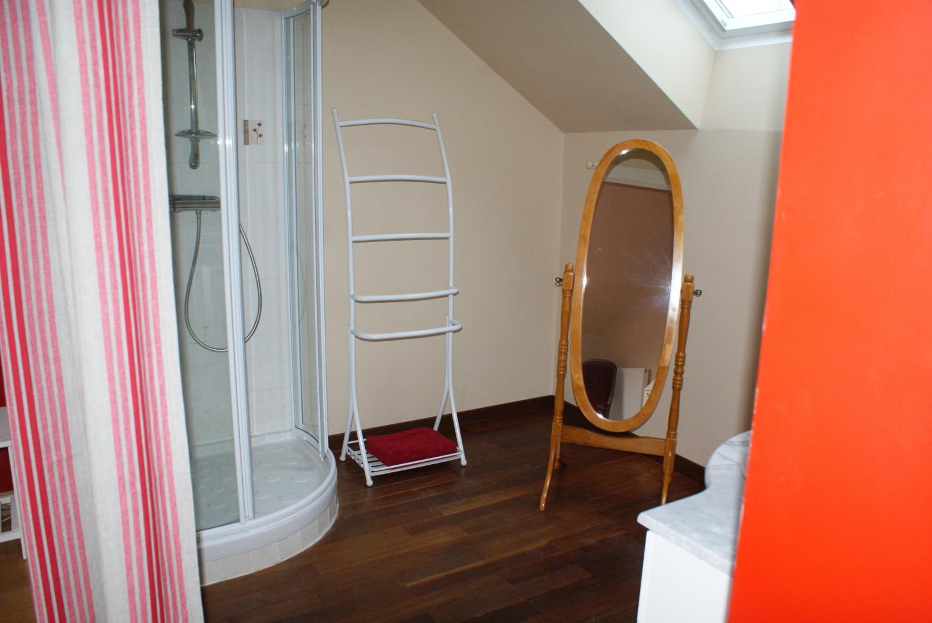 Four-Bedroom House photo 3