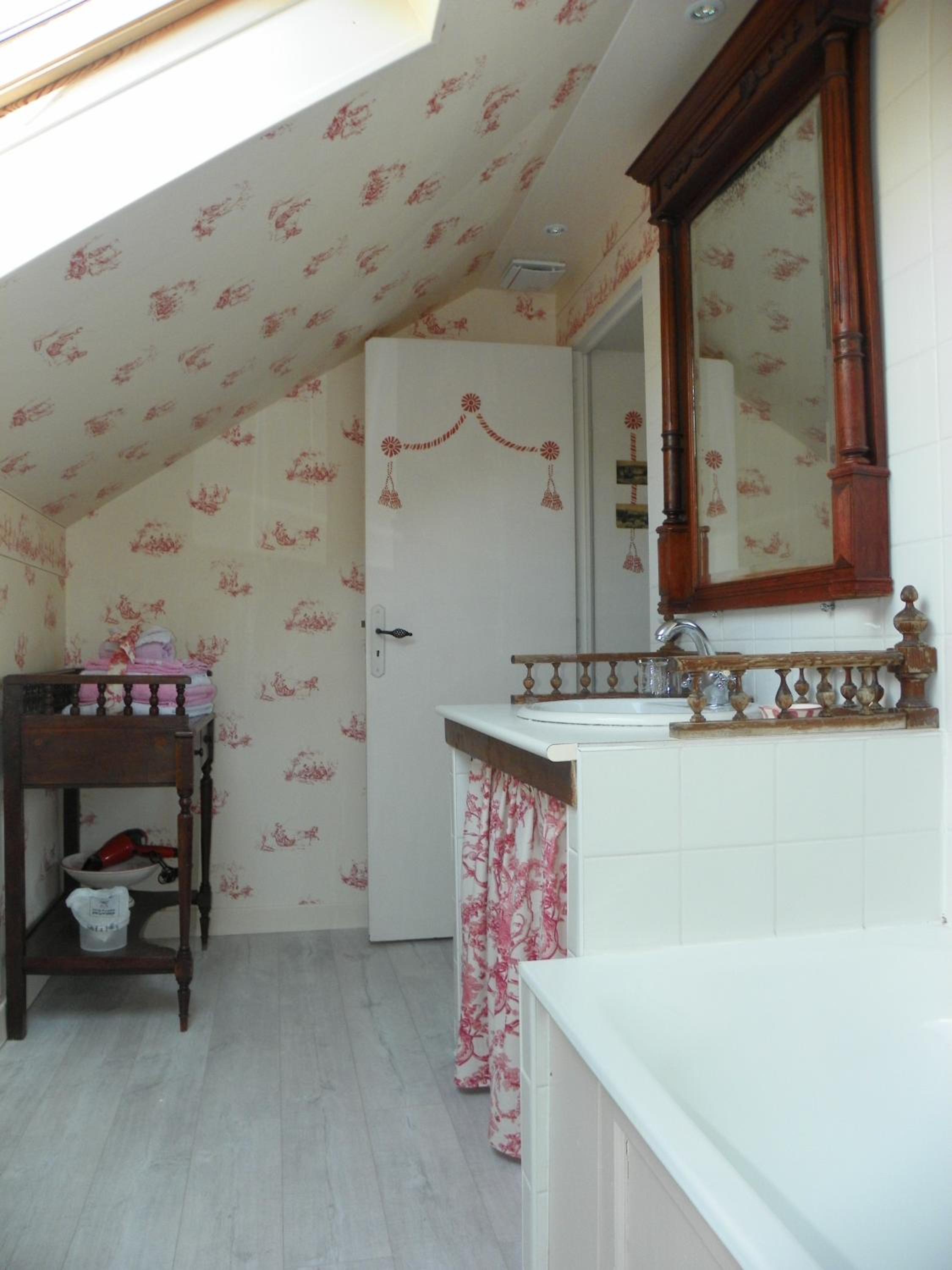 Double Room with Private Bathroom - Photo 2