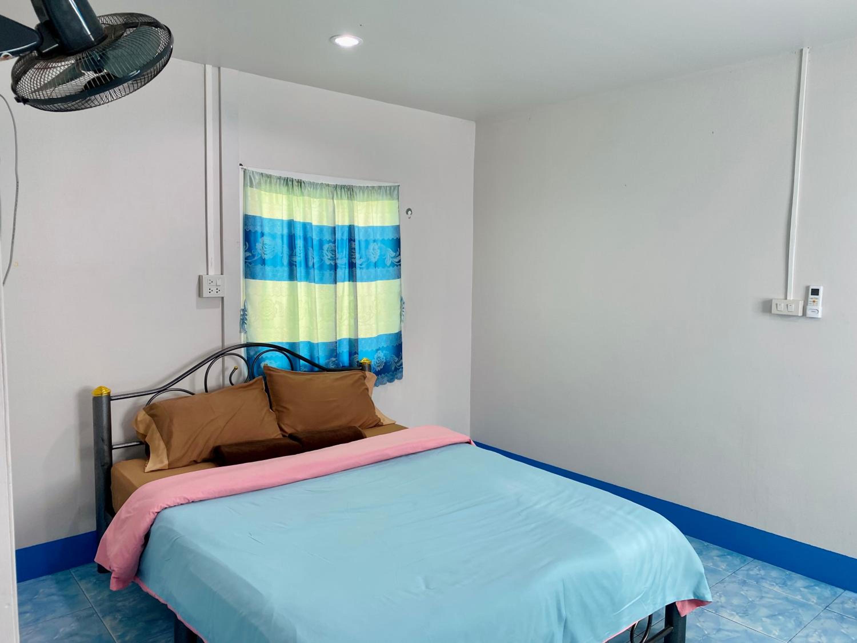 One-Bedroom House - Photo 3