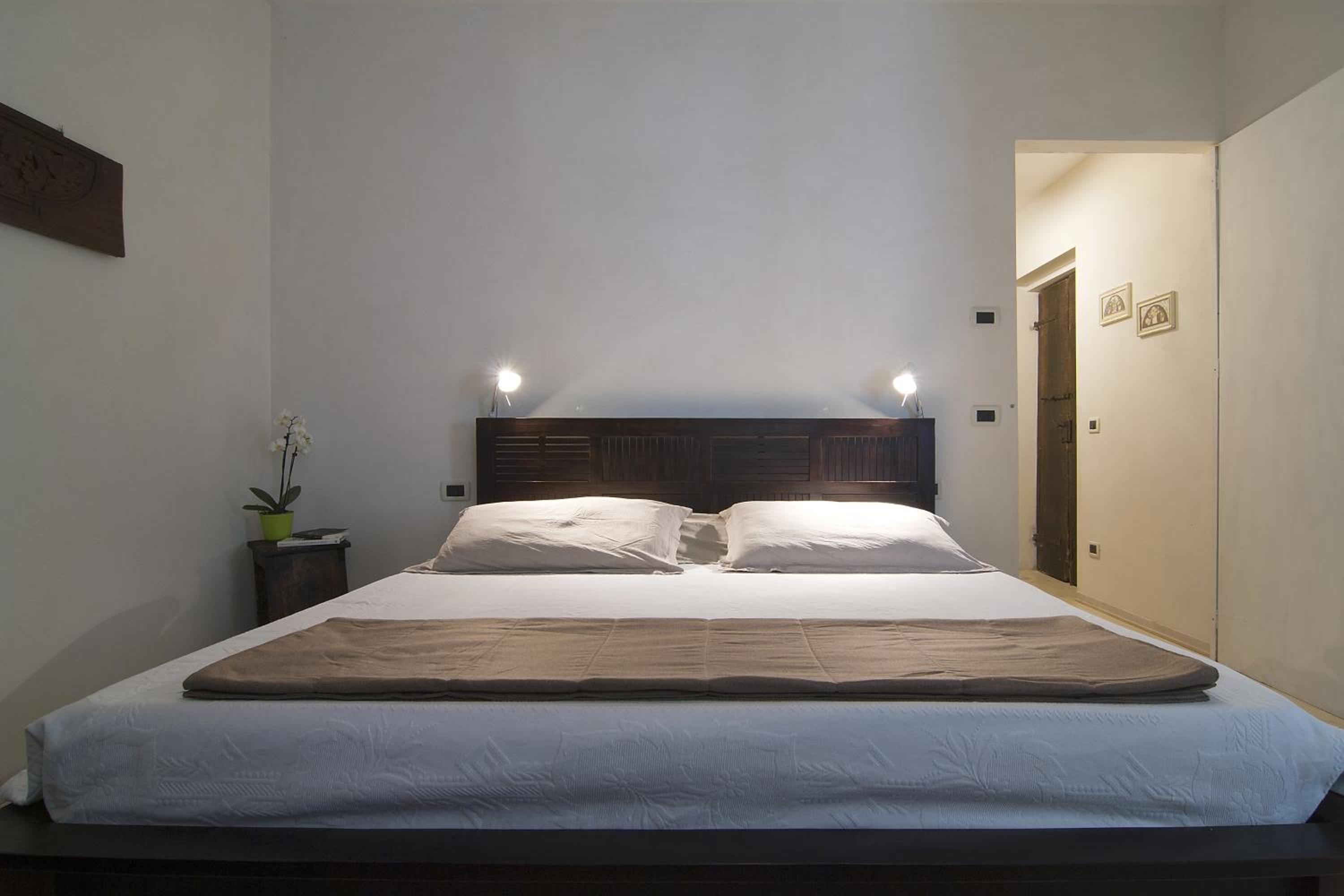 Large Double Room - First Floor photo 2