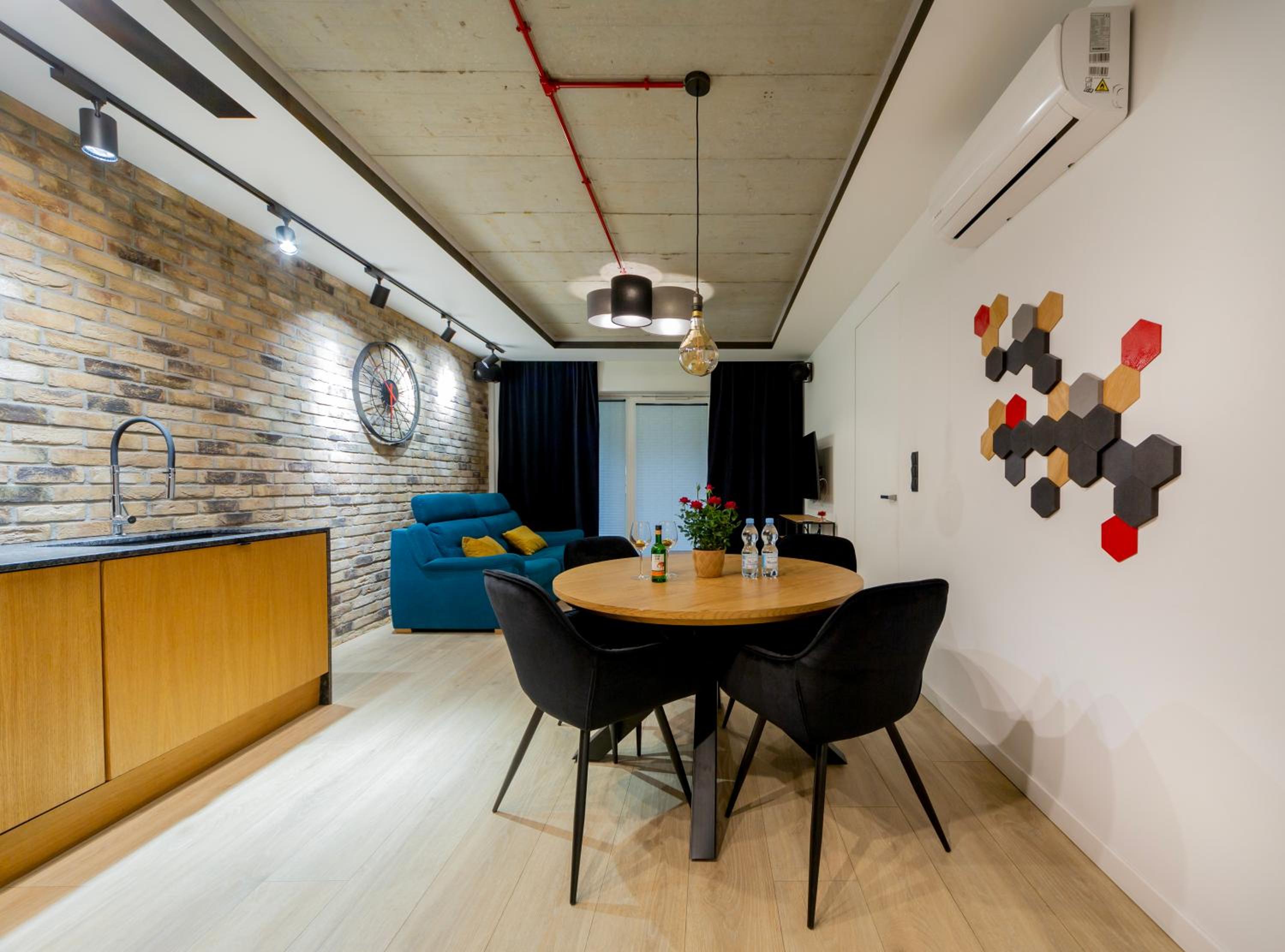 One-Bedroom Apartment - Photo 7