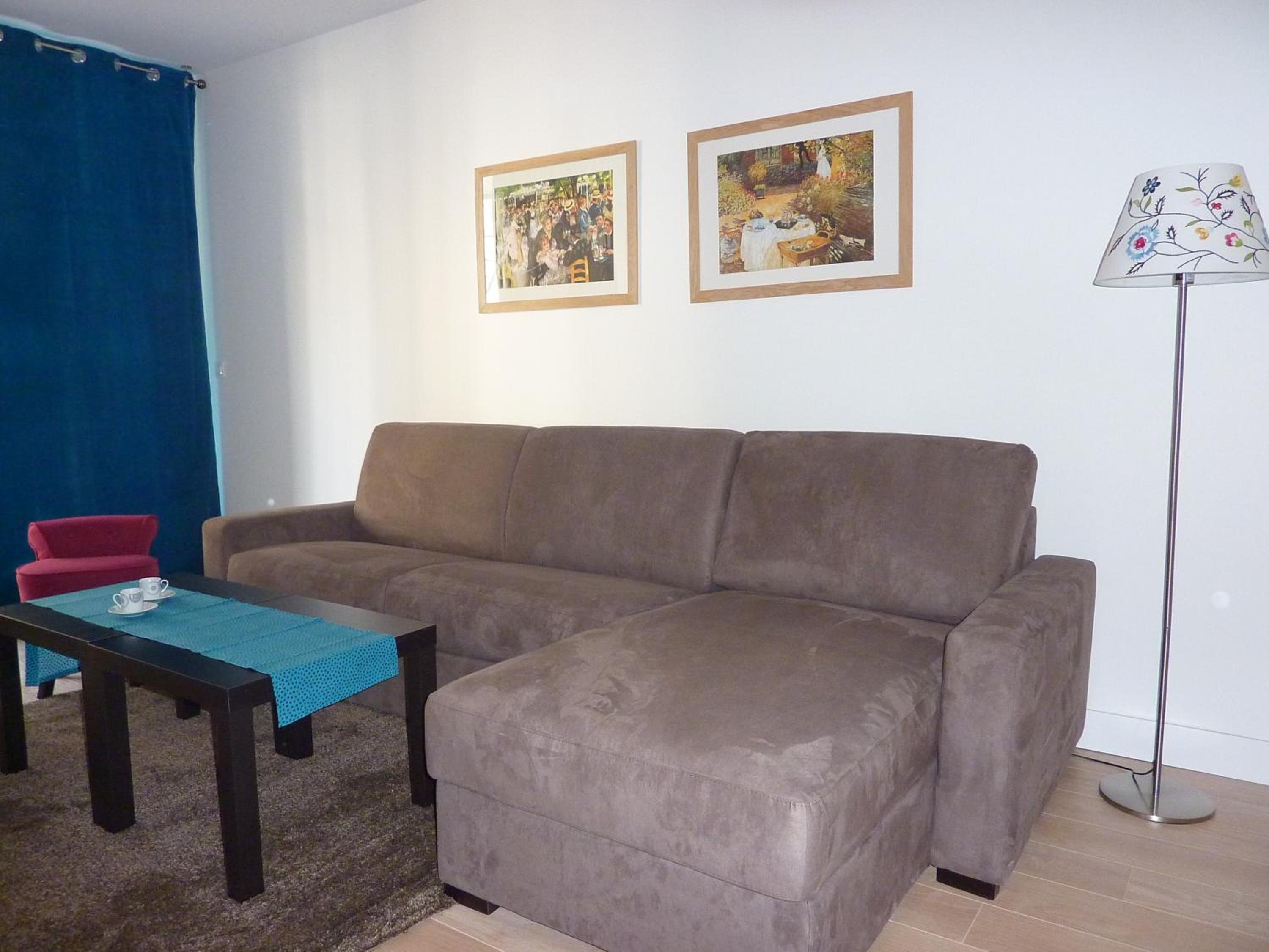 Apartment with Balcony photo 2