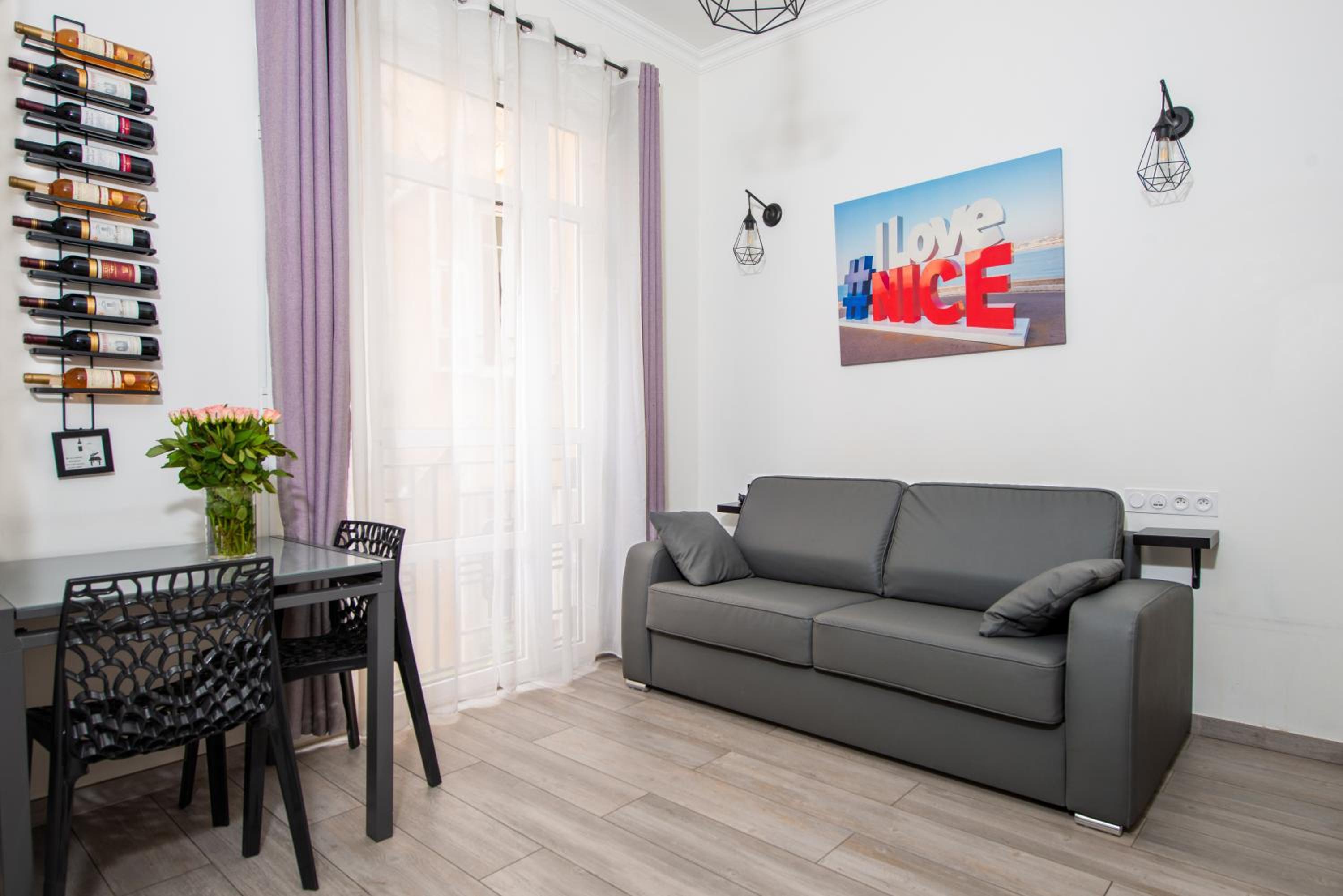 One-Bedroom Apartment - Photo 8