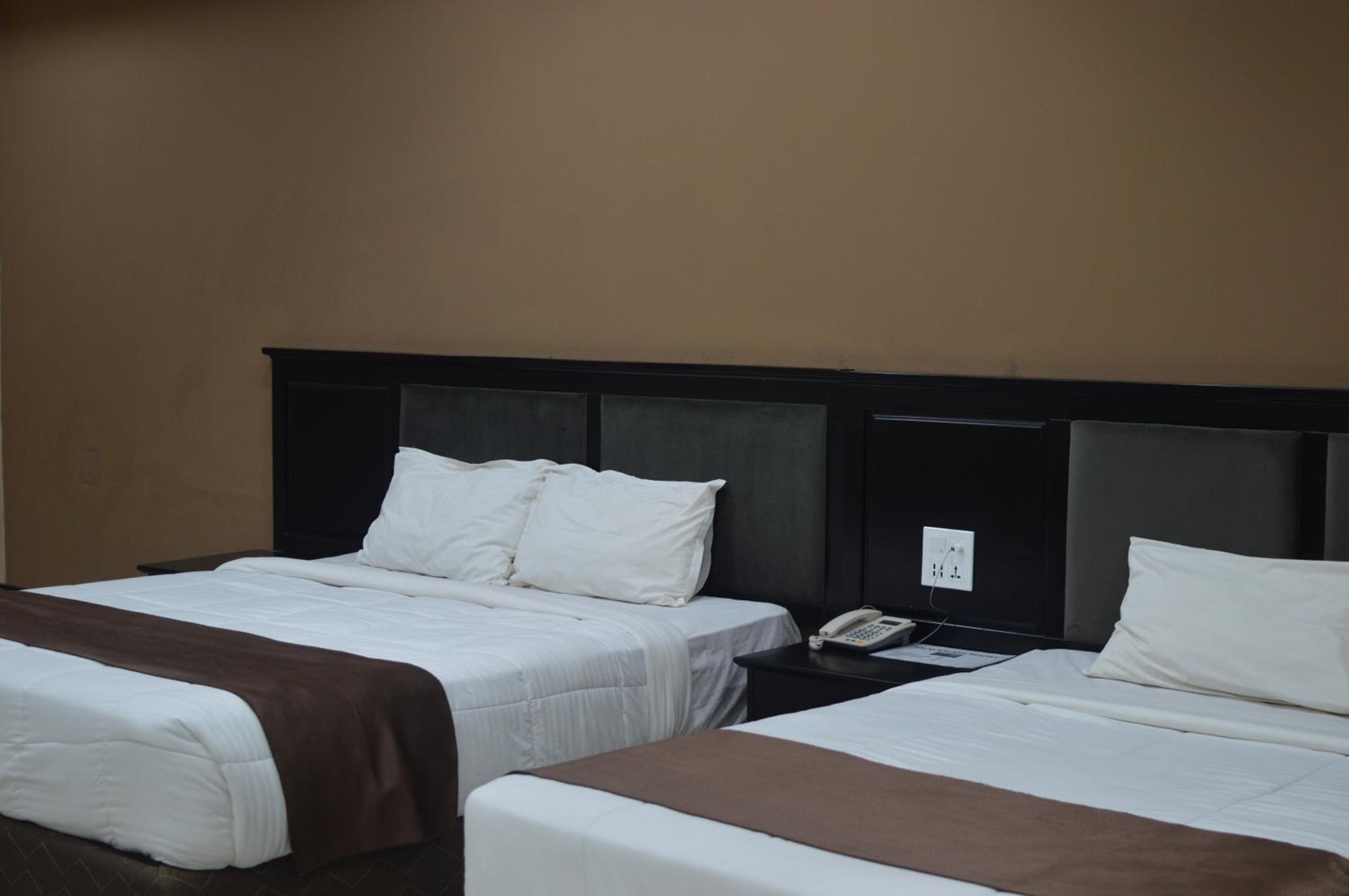 Deluxe Family Suite photo 1
