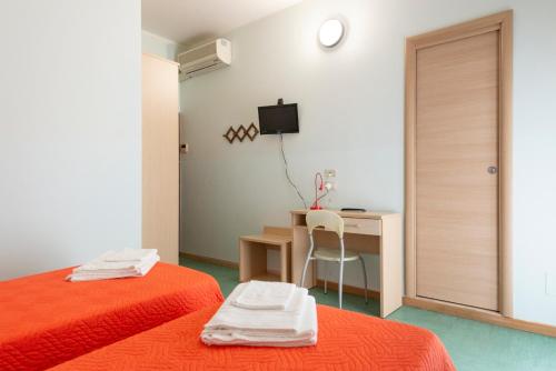 Double or Twin Room with Balcony photo 2