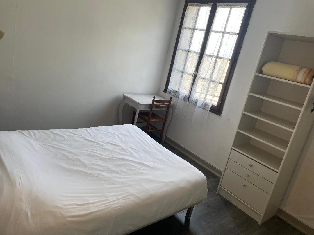 Double Room with Private Bathroom - Photo 3