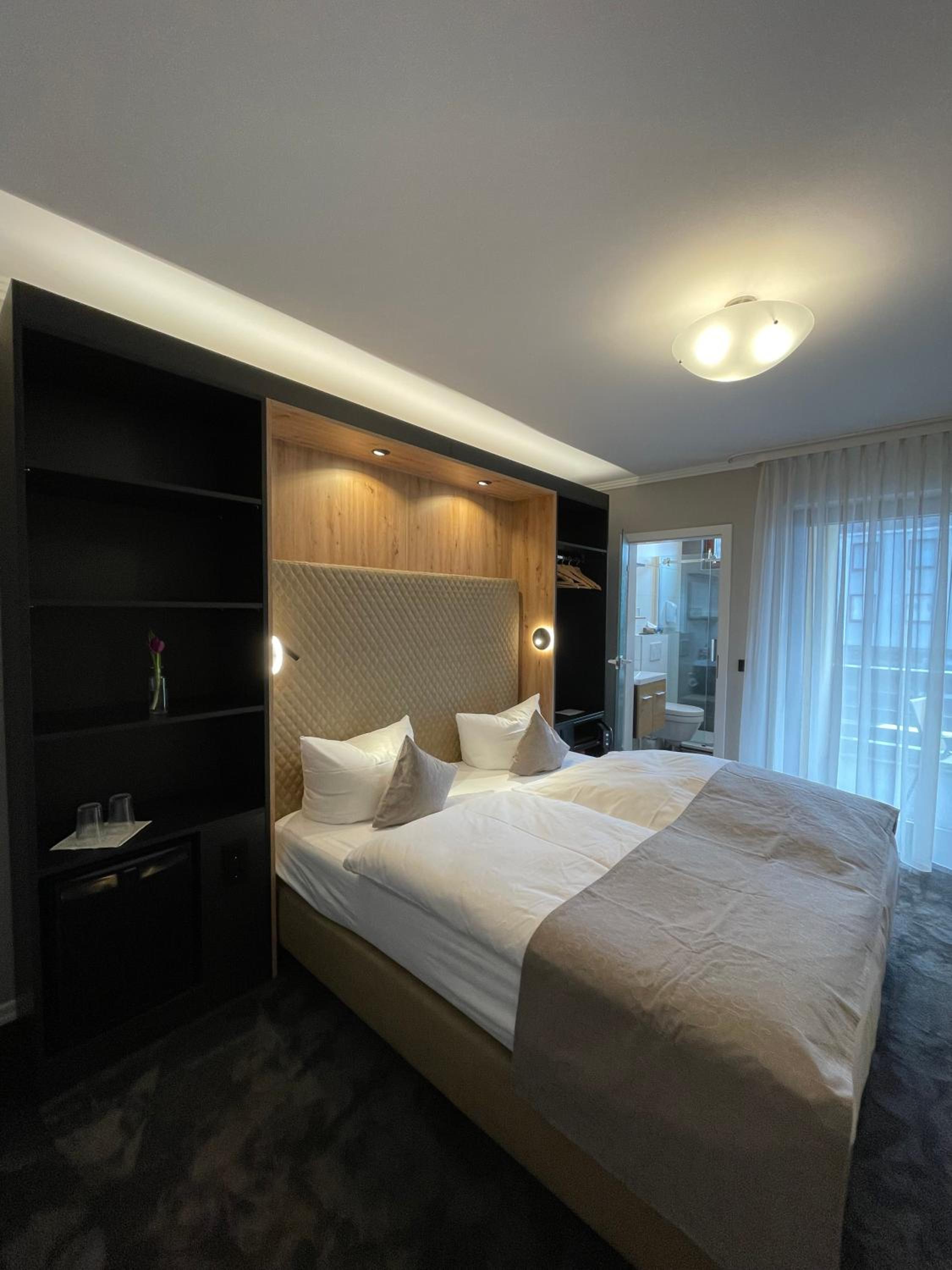 Double Room with Balcony - Photo 1