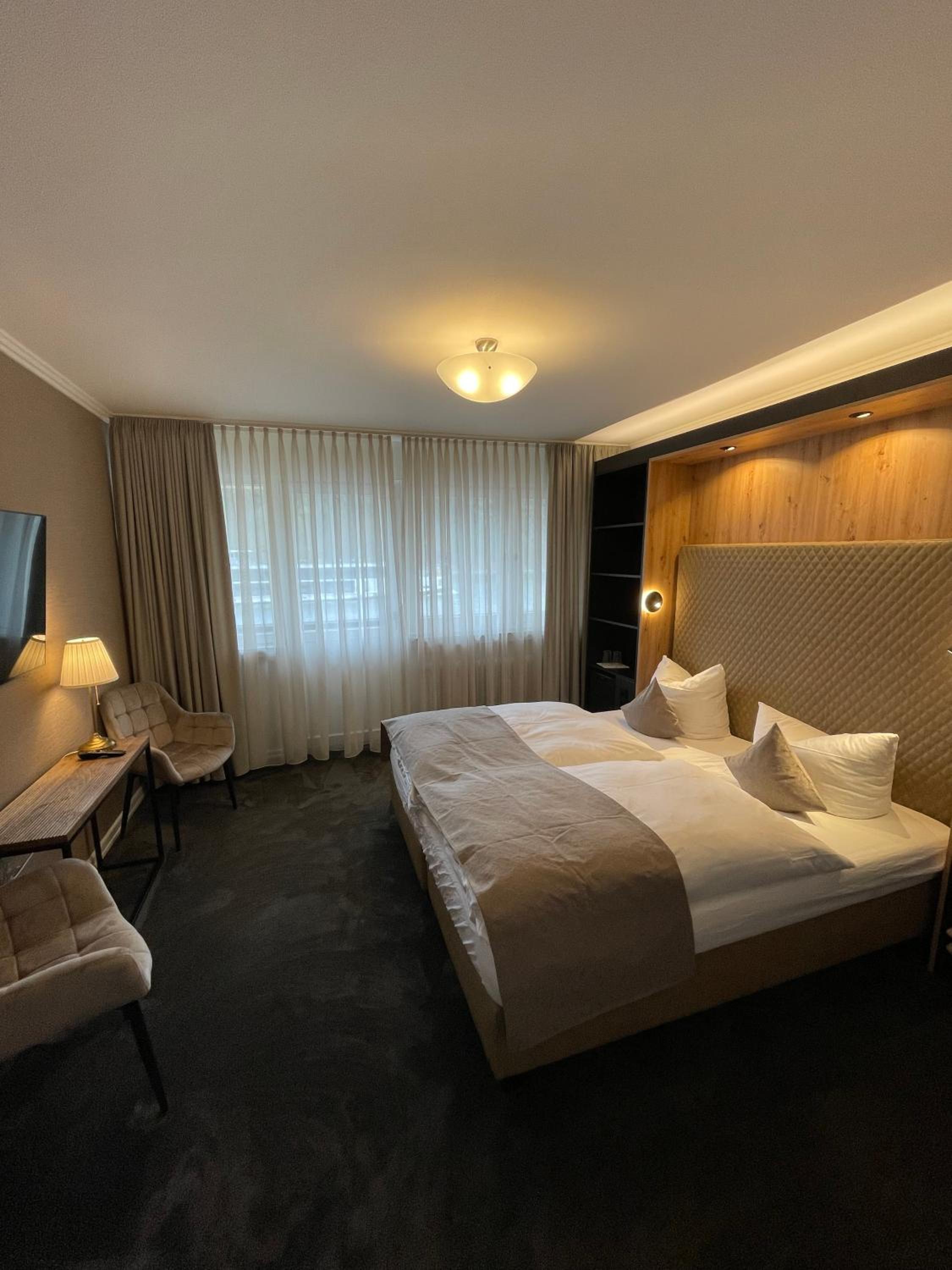 Double Room with Balcony - Photo 2