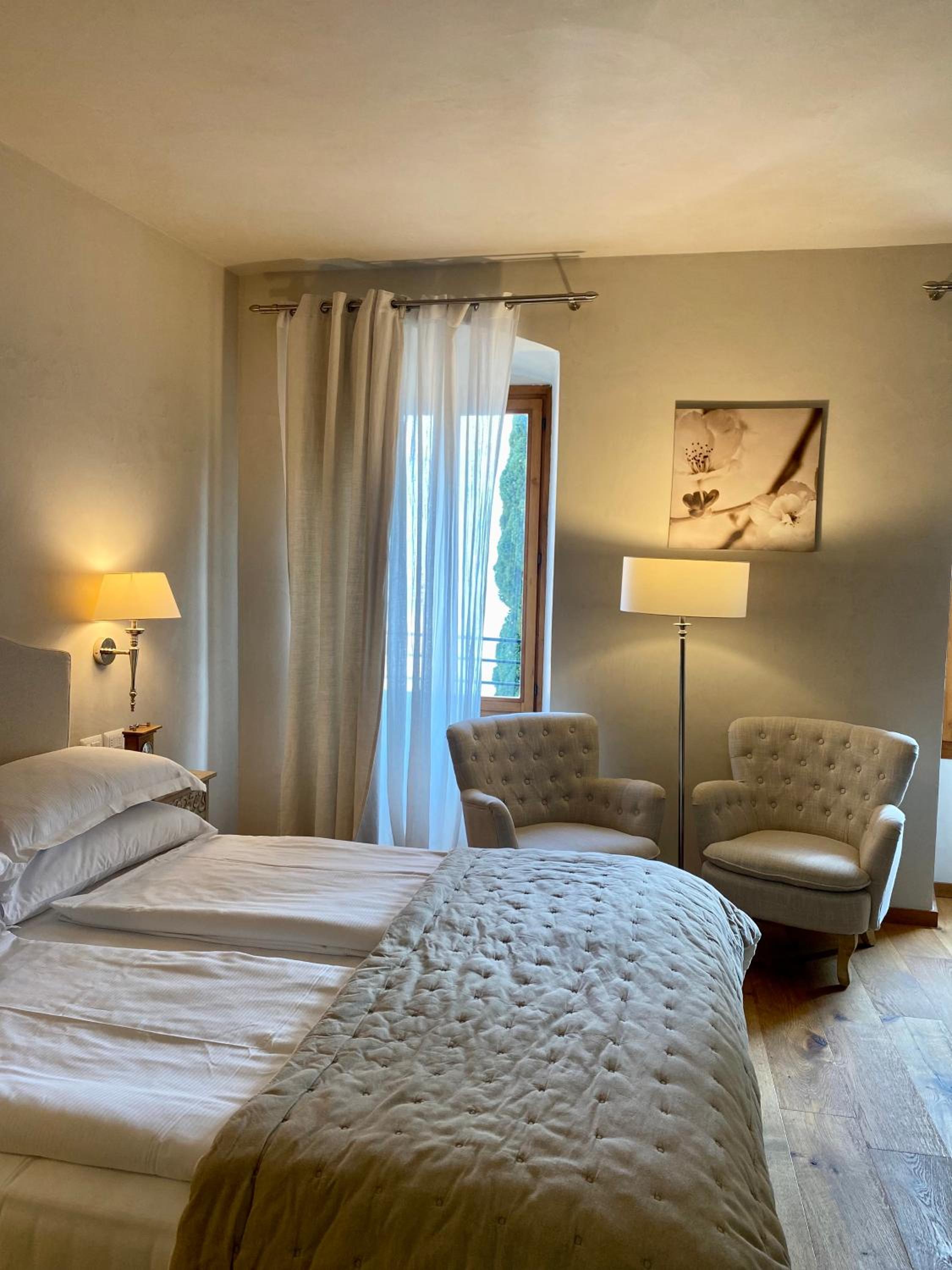 Double Room with Lake View - Photo 3