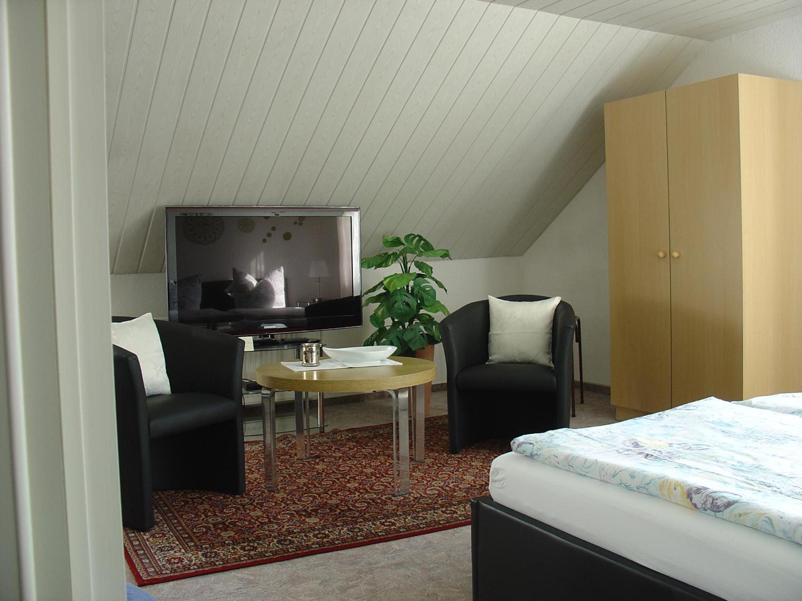 Six-Bedroom House photo 1