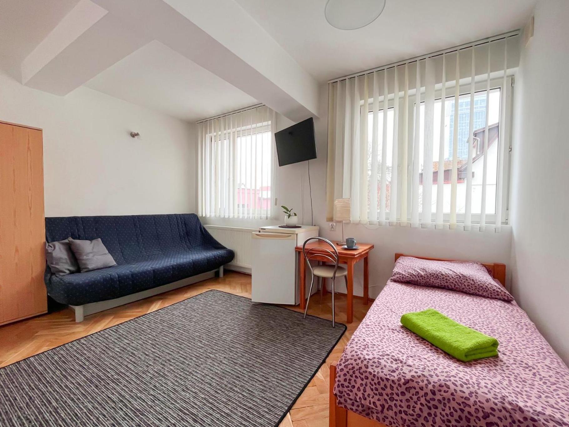 Triple Room with Private Bathroom - Photo 3