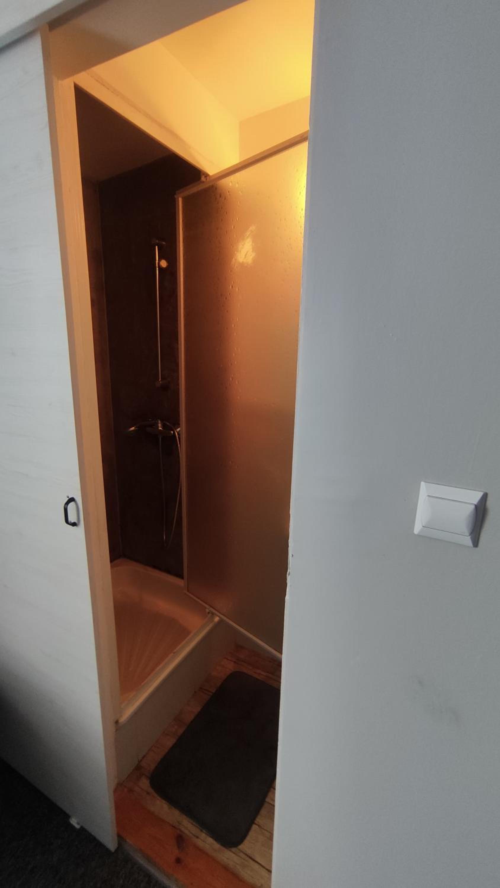 Twin Room with Bathroom - Photo 8
