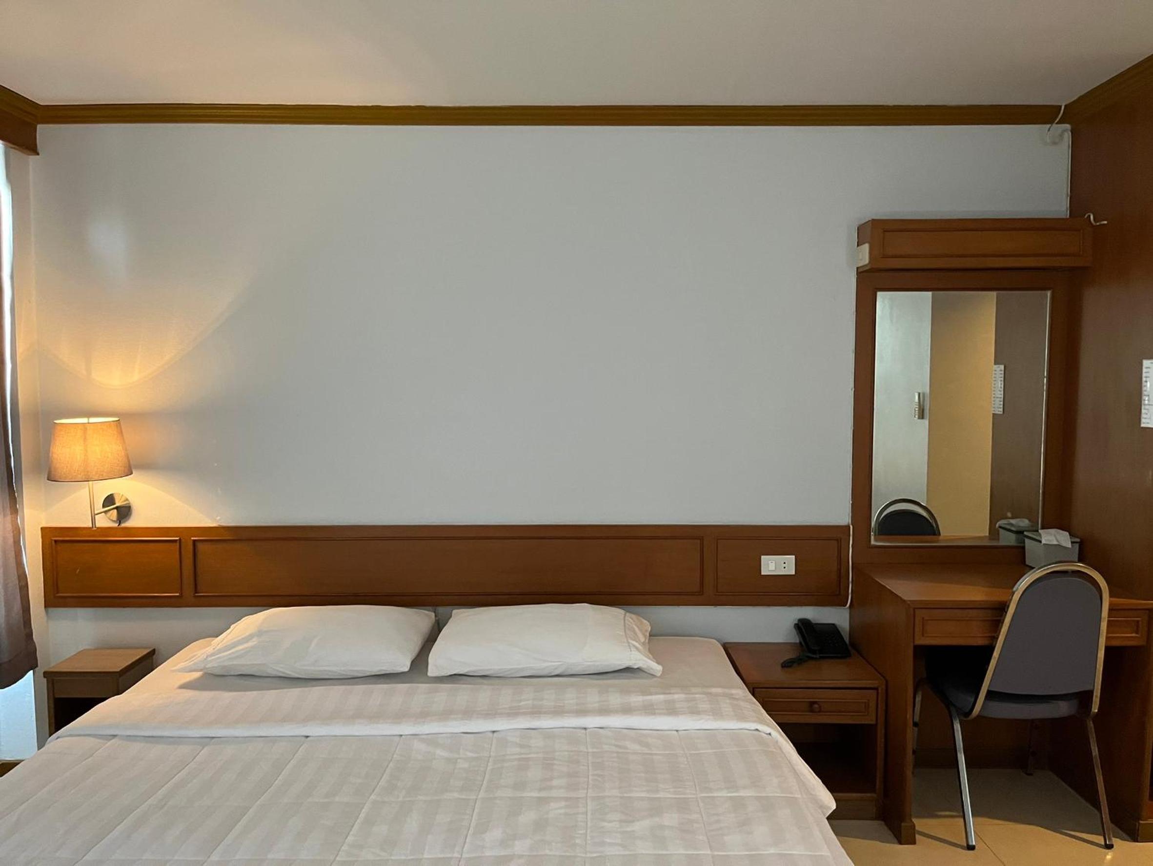 Deluxe Suite - Photo 2