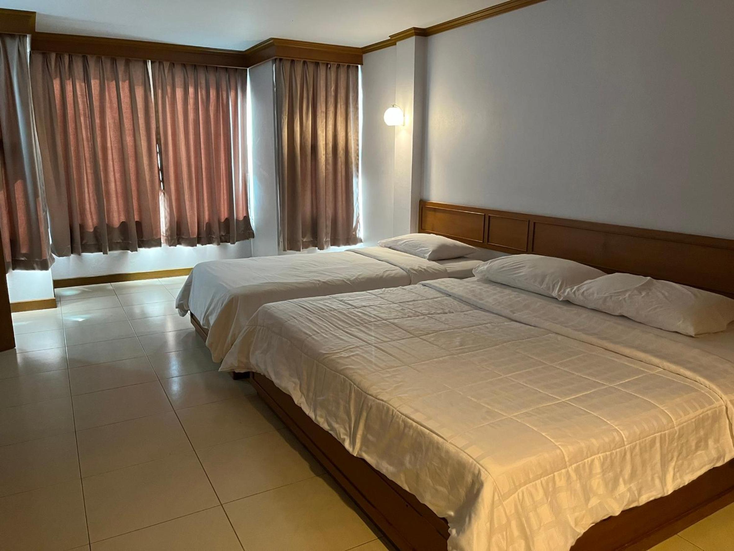 Deluxe Family Room - Photo 2