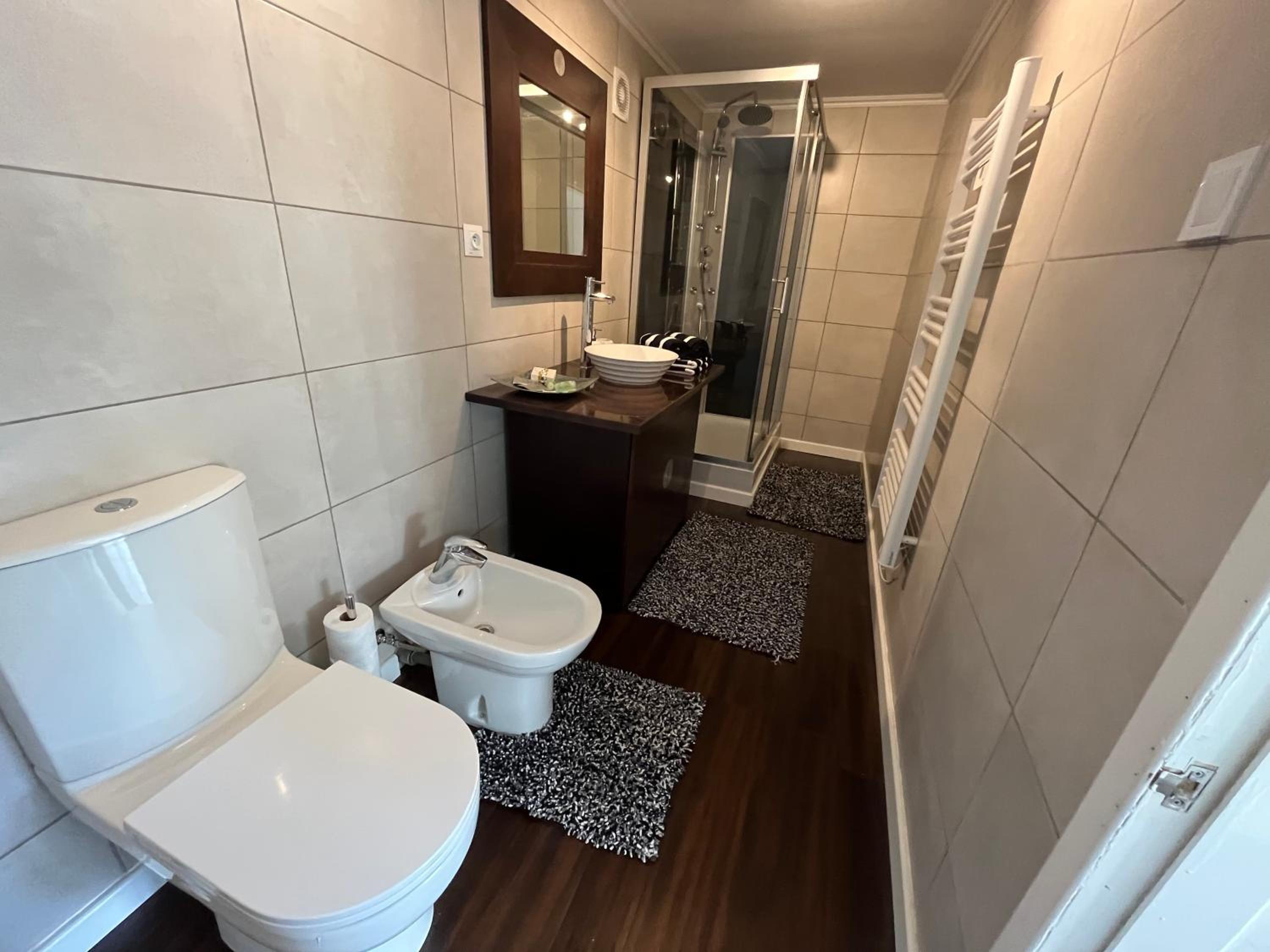 Double Room with Private Bathroom - Photo 1