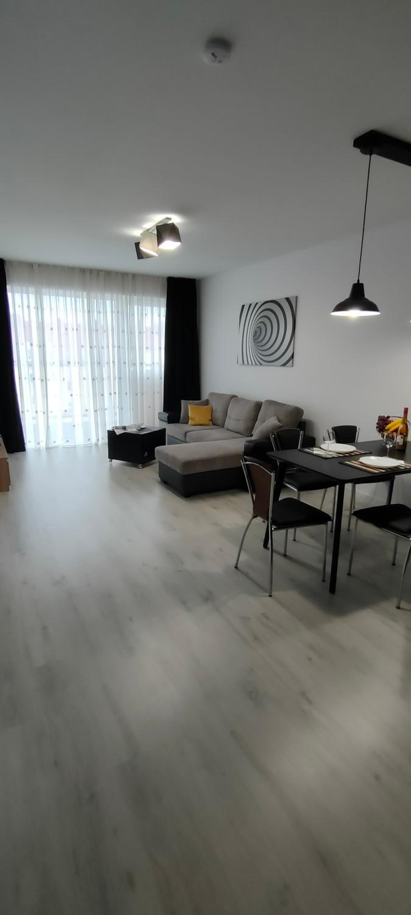 Apartment with Terrace - Photo 4