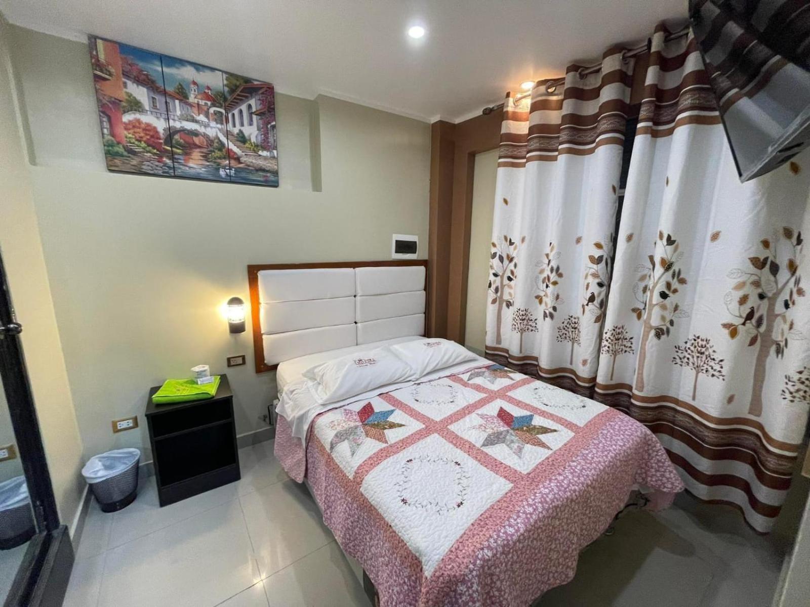 Single Room with Private Bathroom photo 1