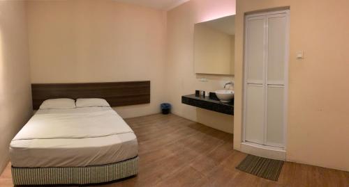 Budget Double Room photo 3