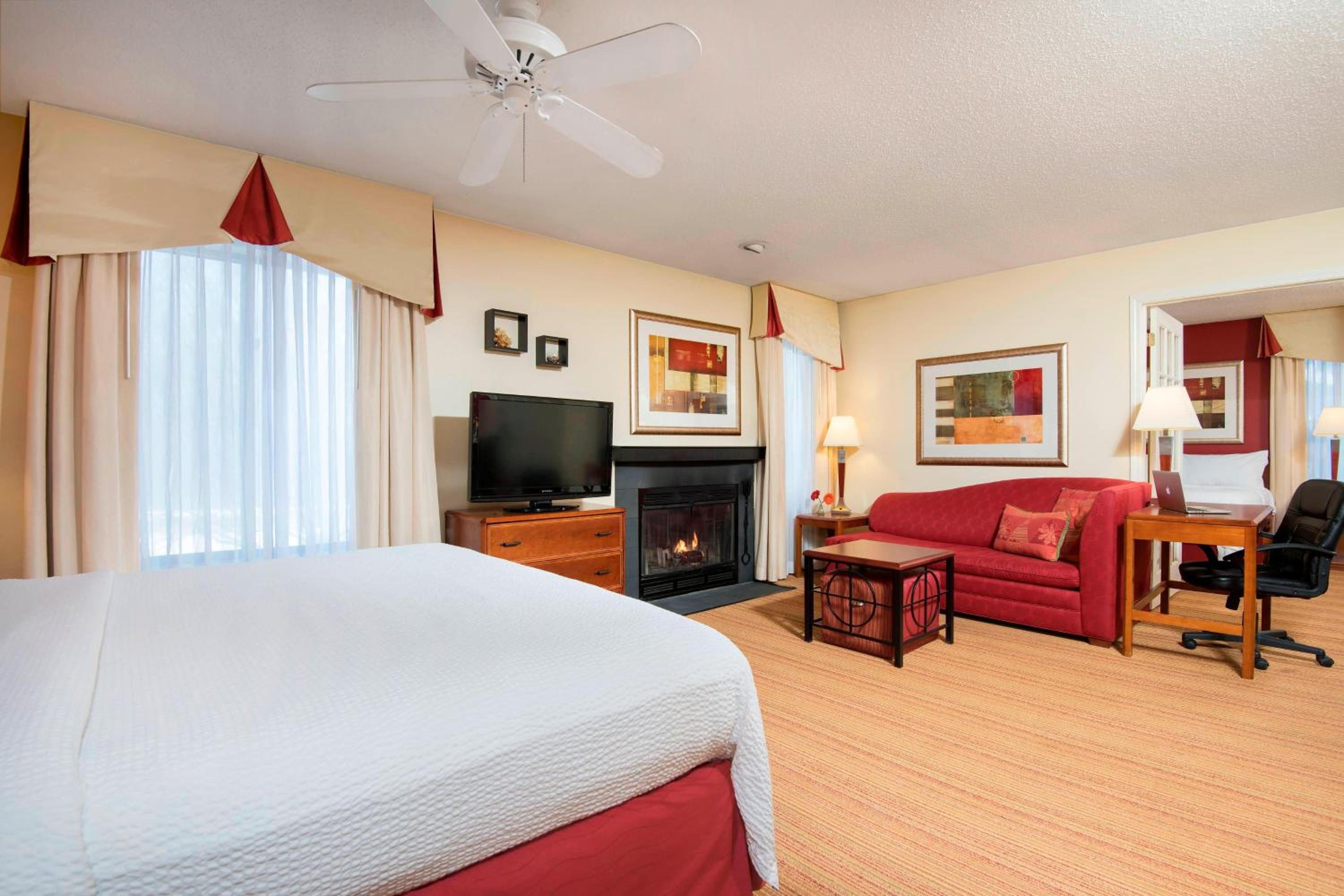 2 Full Bathrooms, 2 room Suite, Full kitchen photo 1