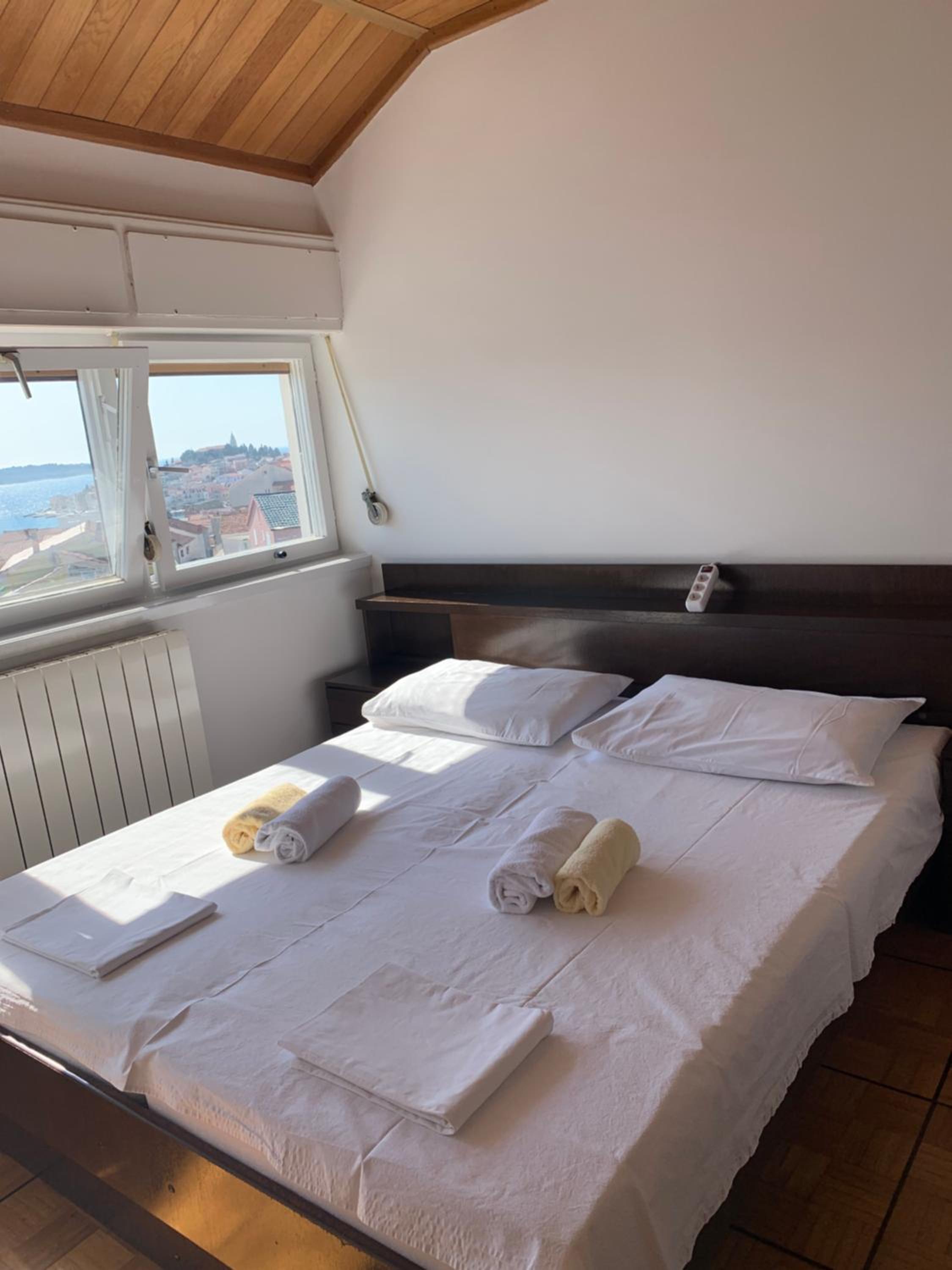 Quadruple Room with Private Bathroom - Photo 3