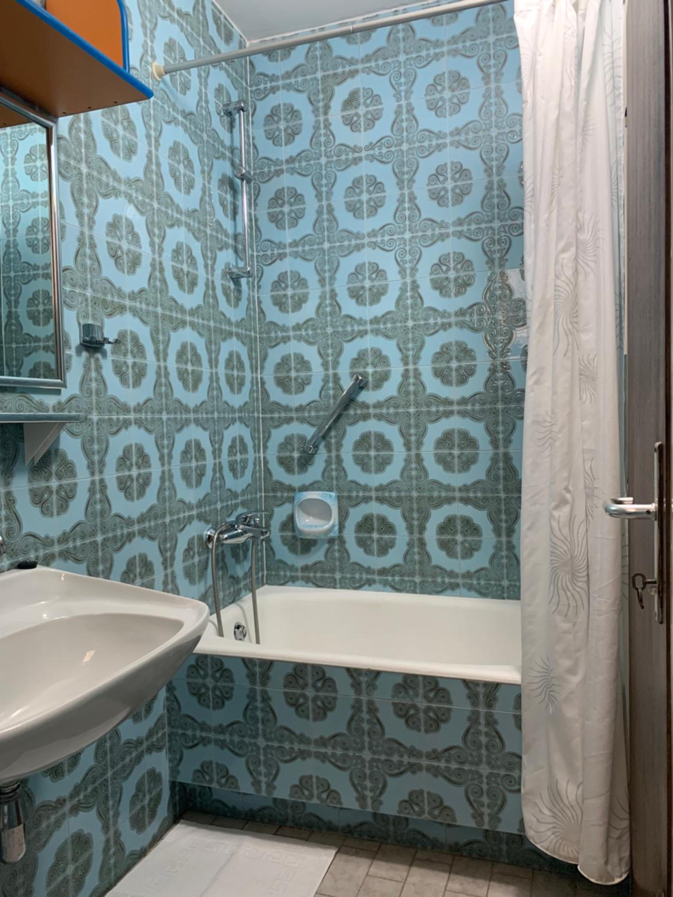 Quadruple Room with Private Bathroom - Photo 8