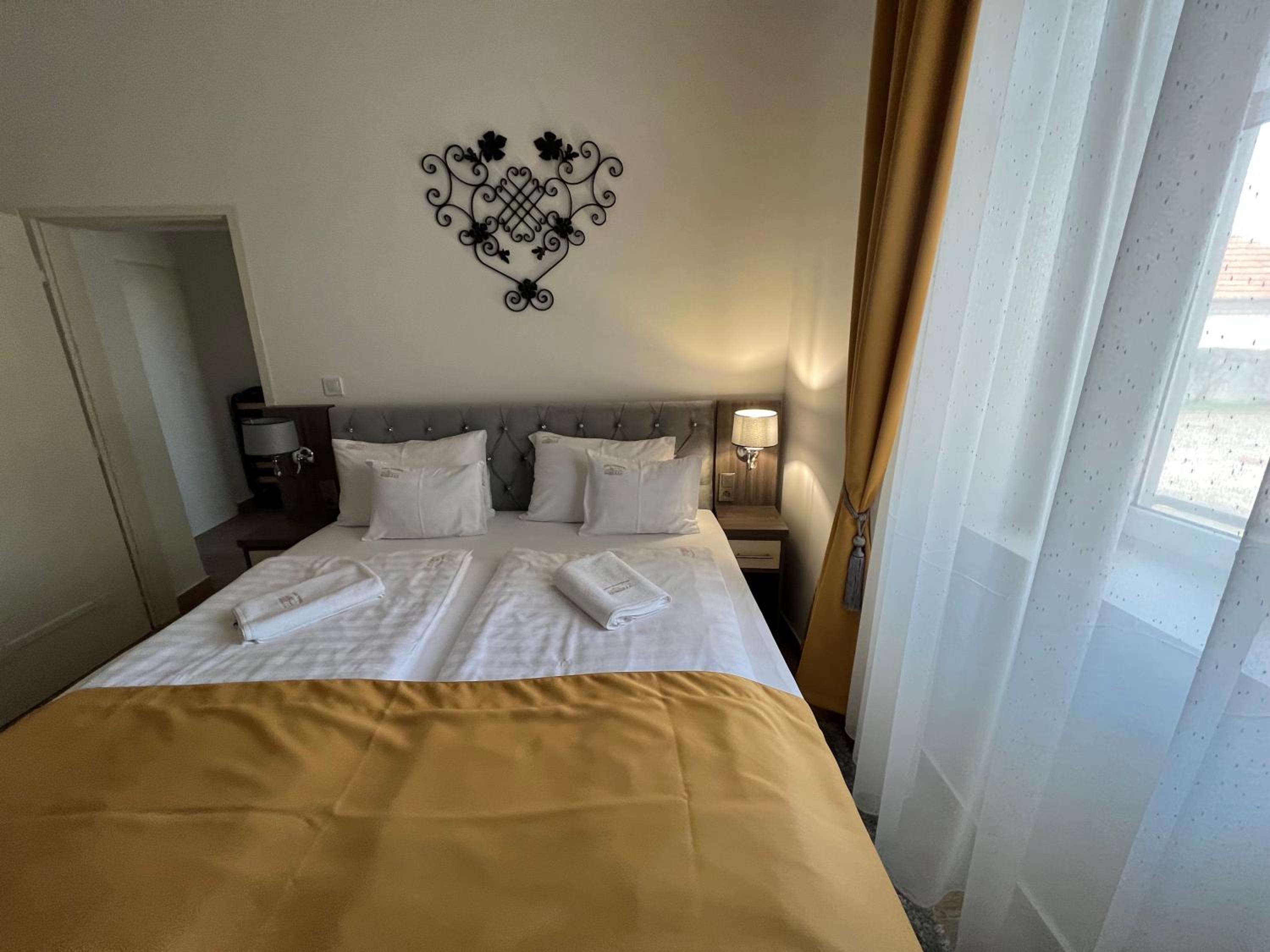Double Room - Photo 3