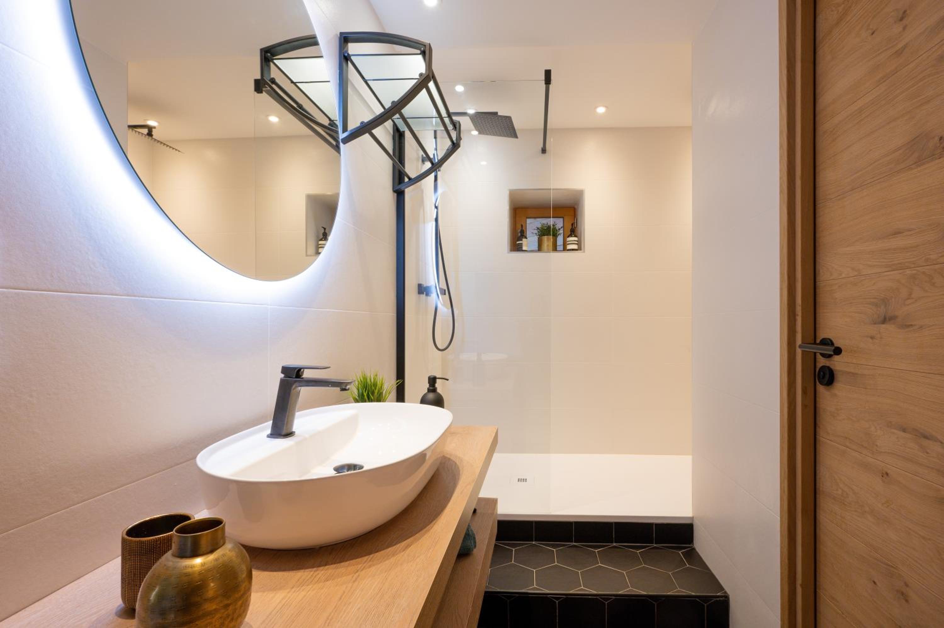 Deluxe Double Room with Shower photo 2