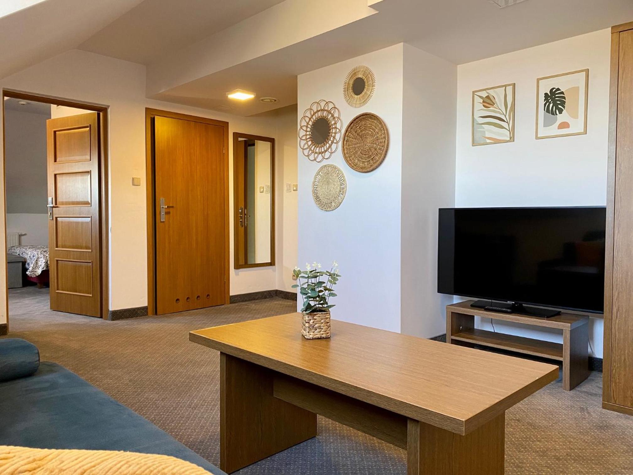 One-Bedroom Apartment - Photo 2