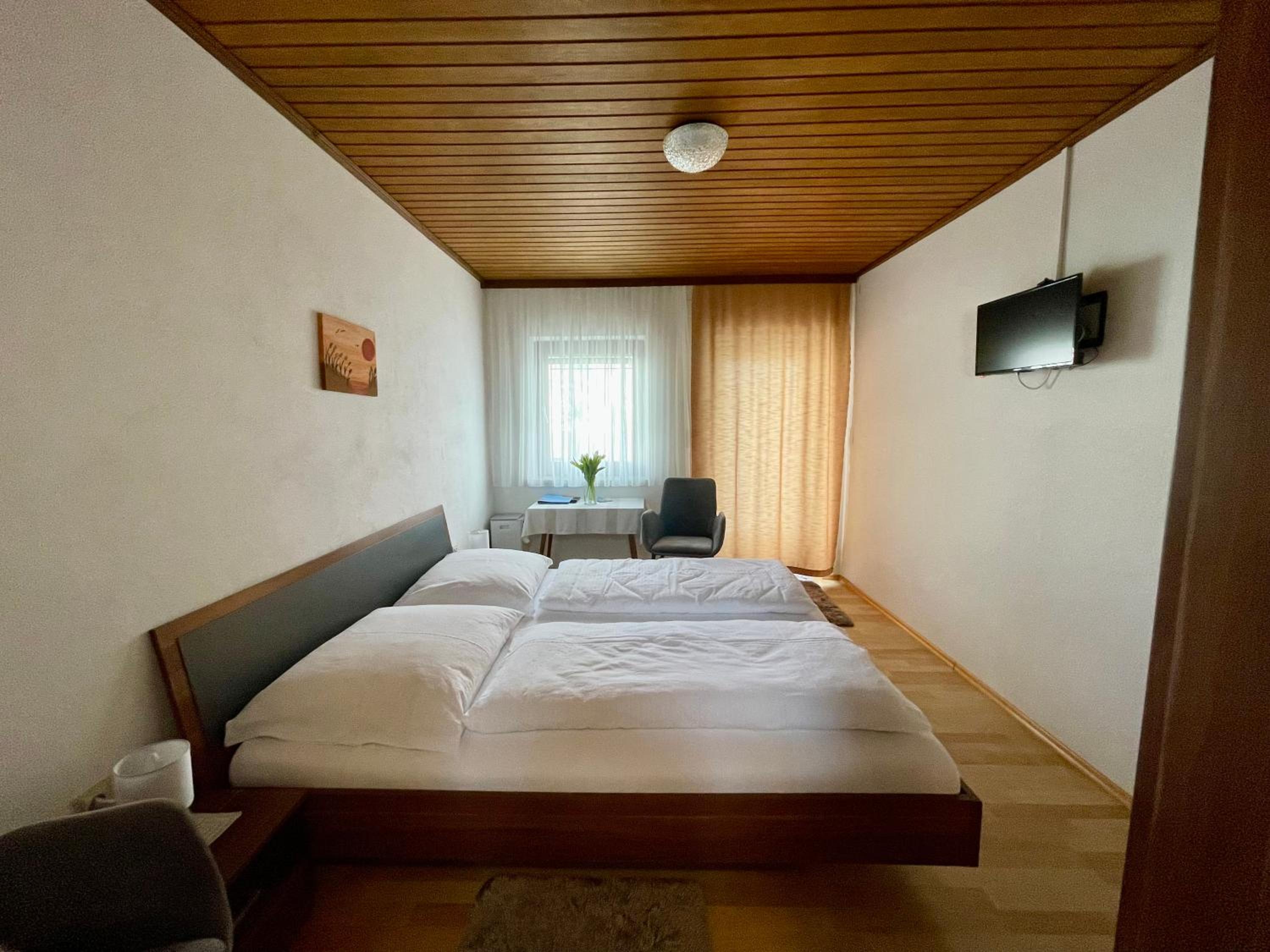 Standard Double Room - Photo 6