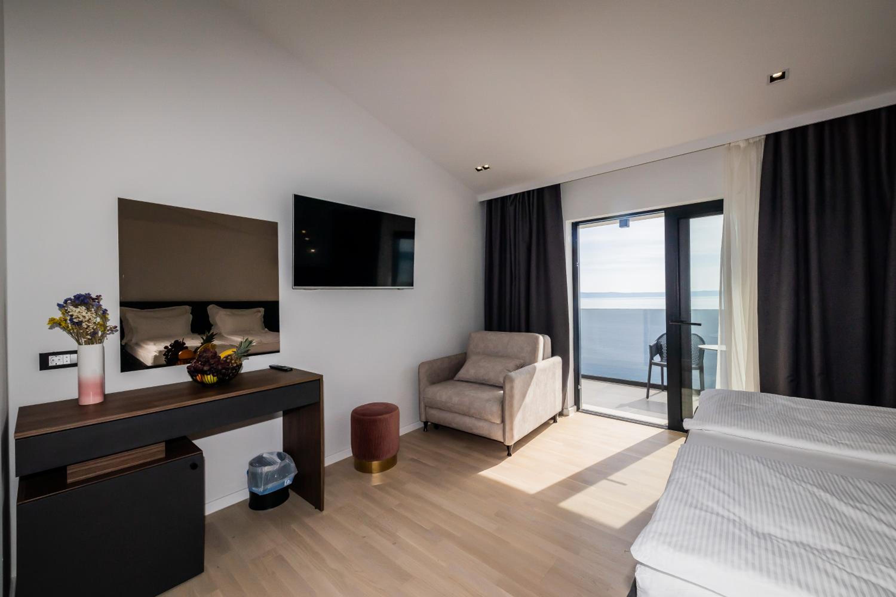 Deluxe Double Room with Sea View - Photo 1