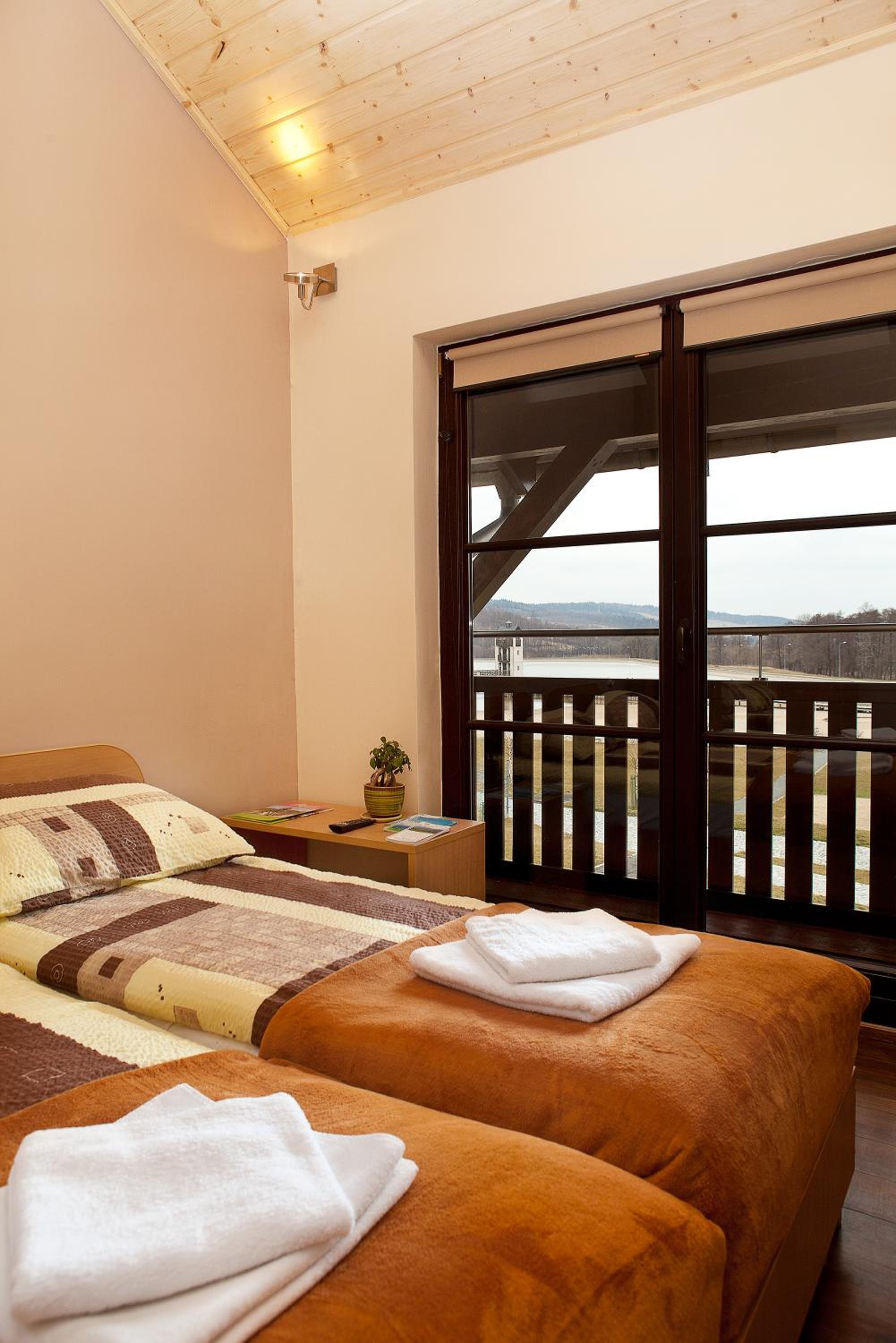 Twin Room with Lake View photo 3