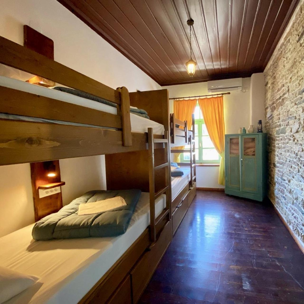 Bed in 4-Bed Mixed Dormitory Room photo 1