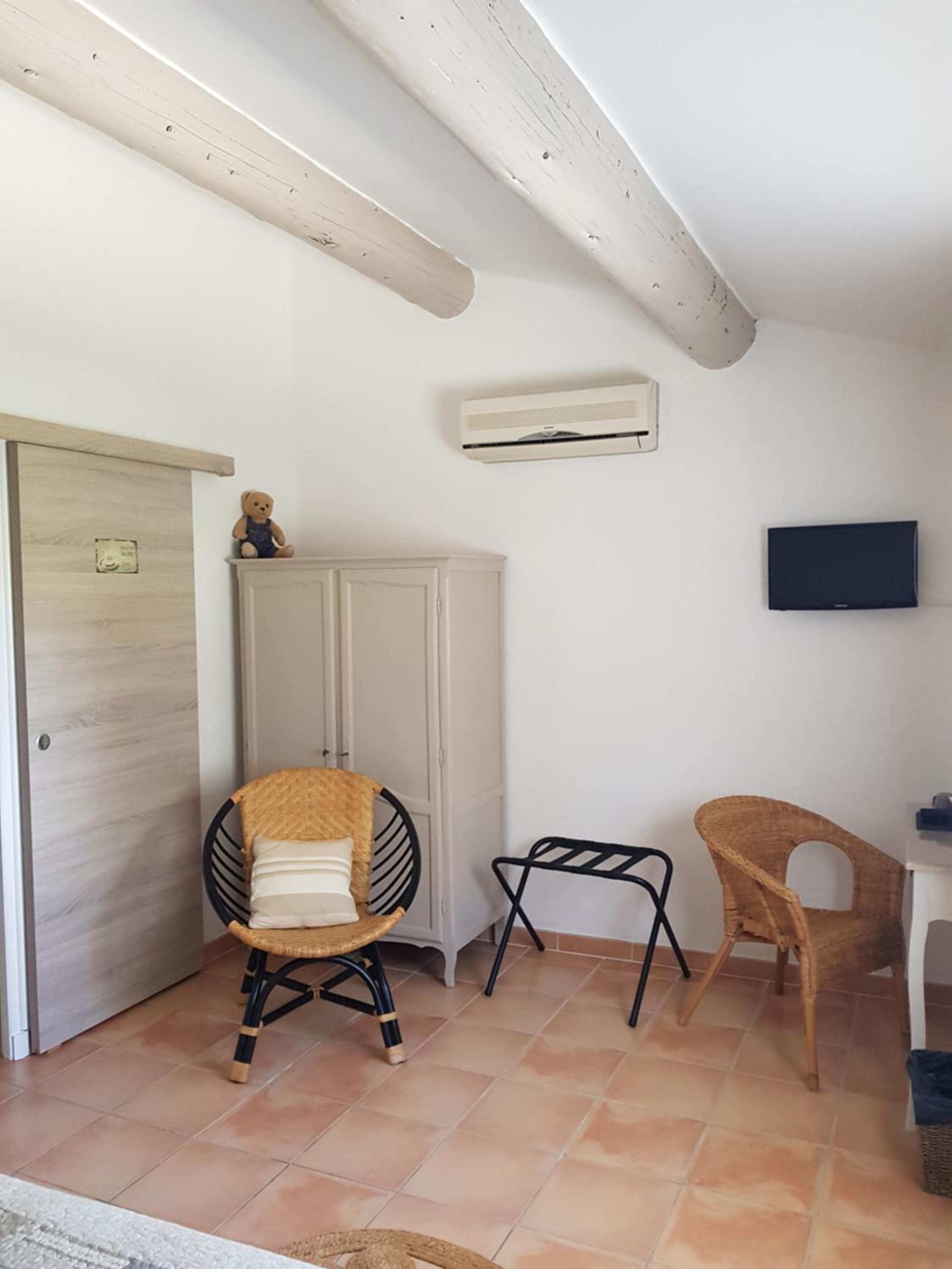 Standard Double Room - Photo 2