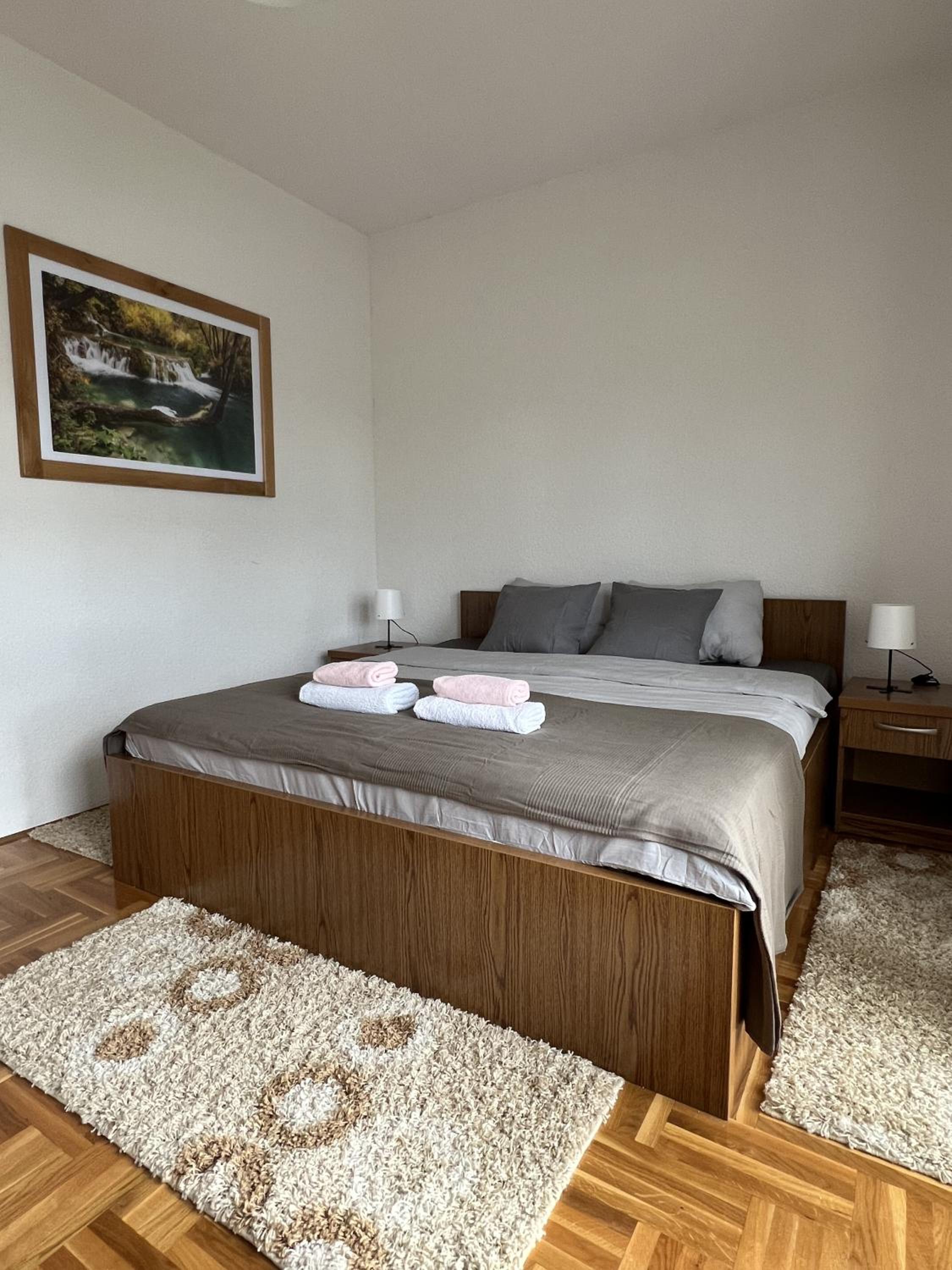 One-Bedroom Apartment - Photo 6