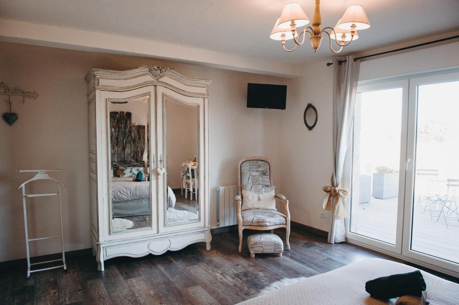 Double Room with Private Bathroom - Photo 4