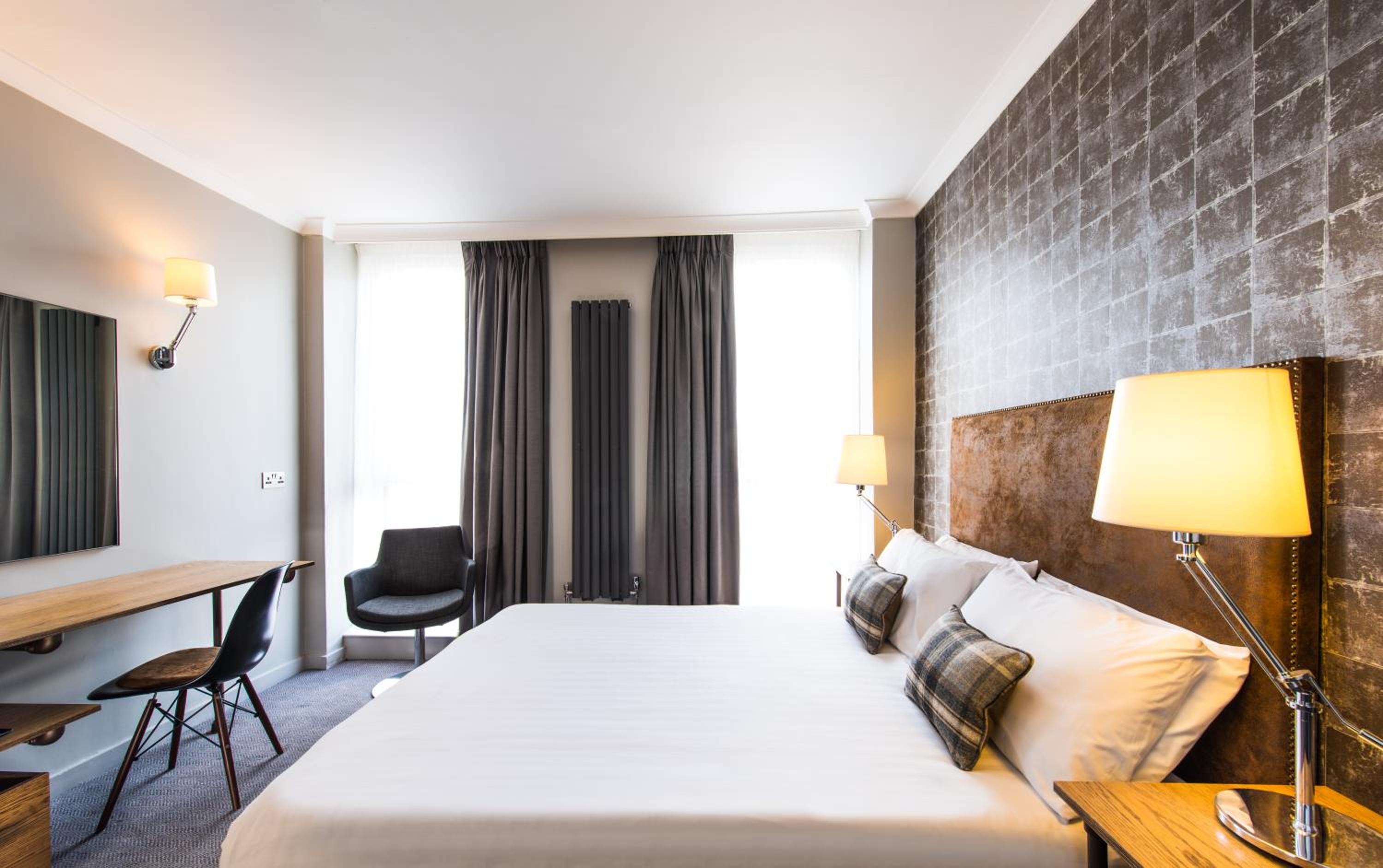 Standard King Room photo 3
