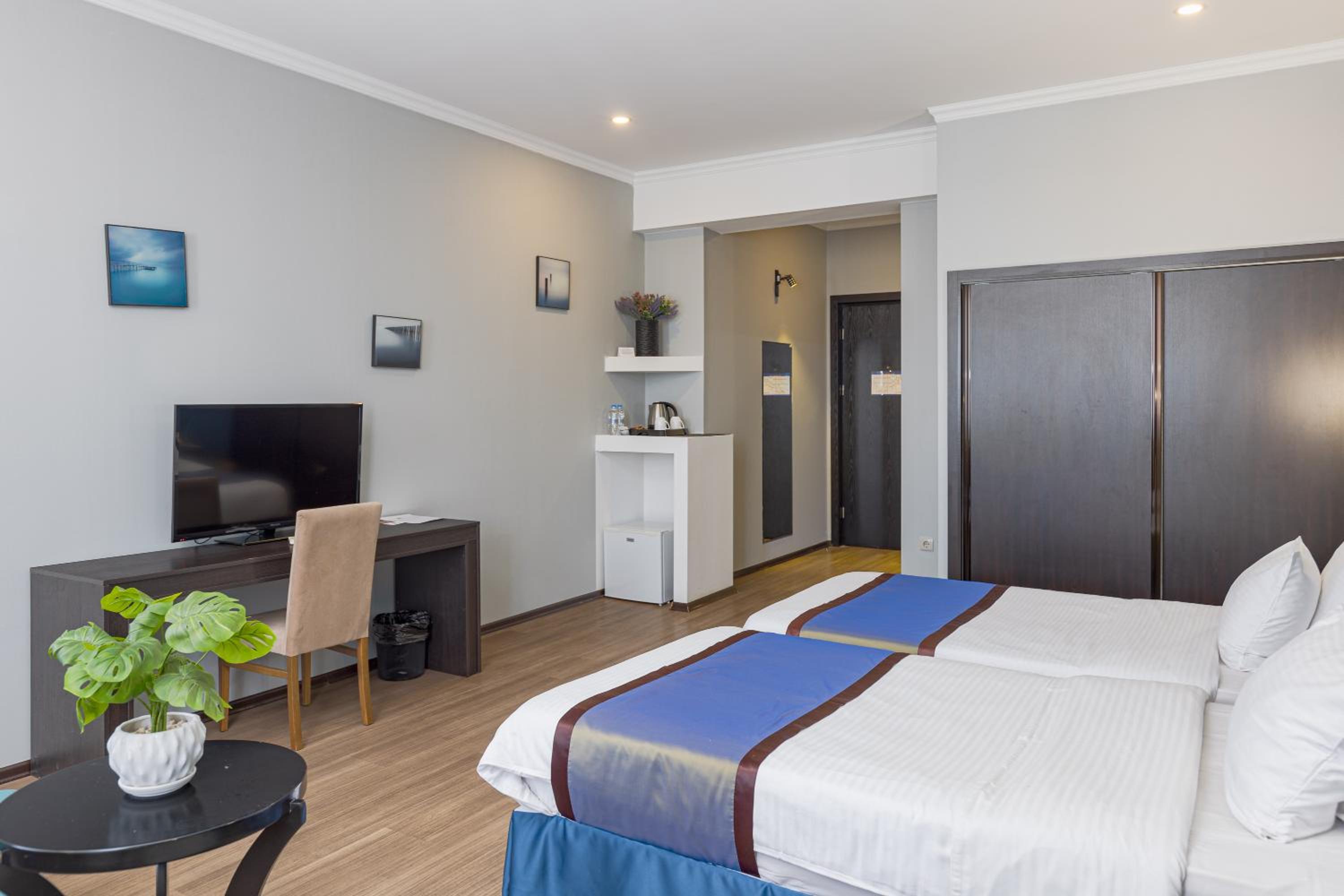 Standard Double Room with Two Single Beds
