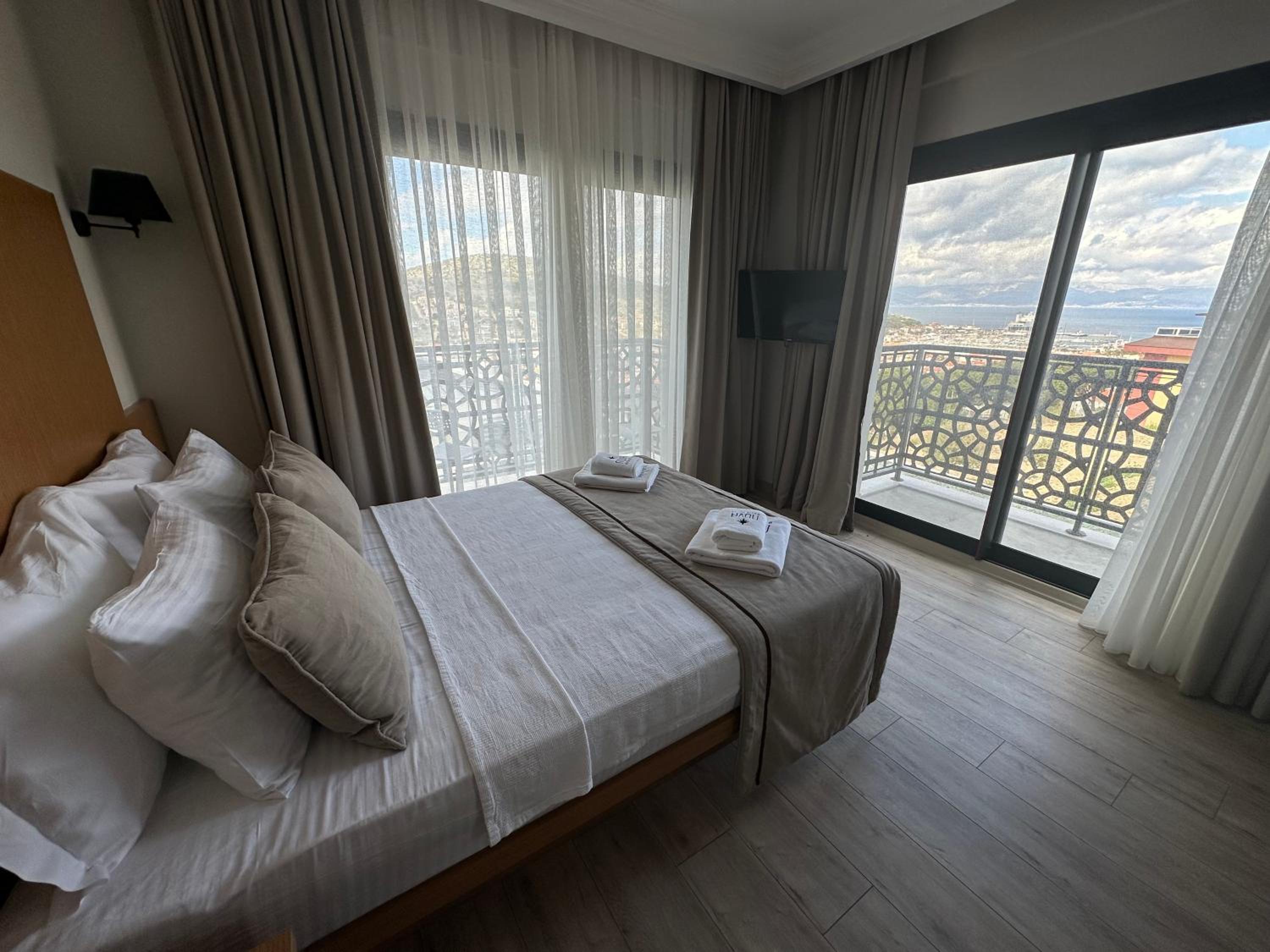 Deluxe Double Room with Balcony and Sea View