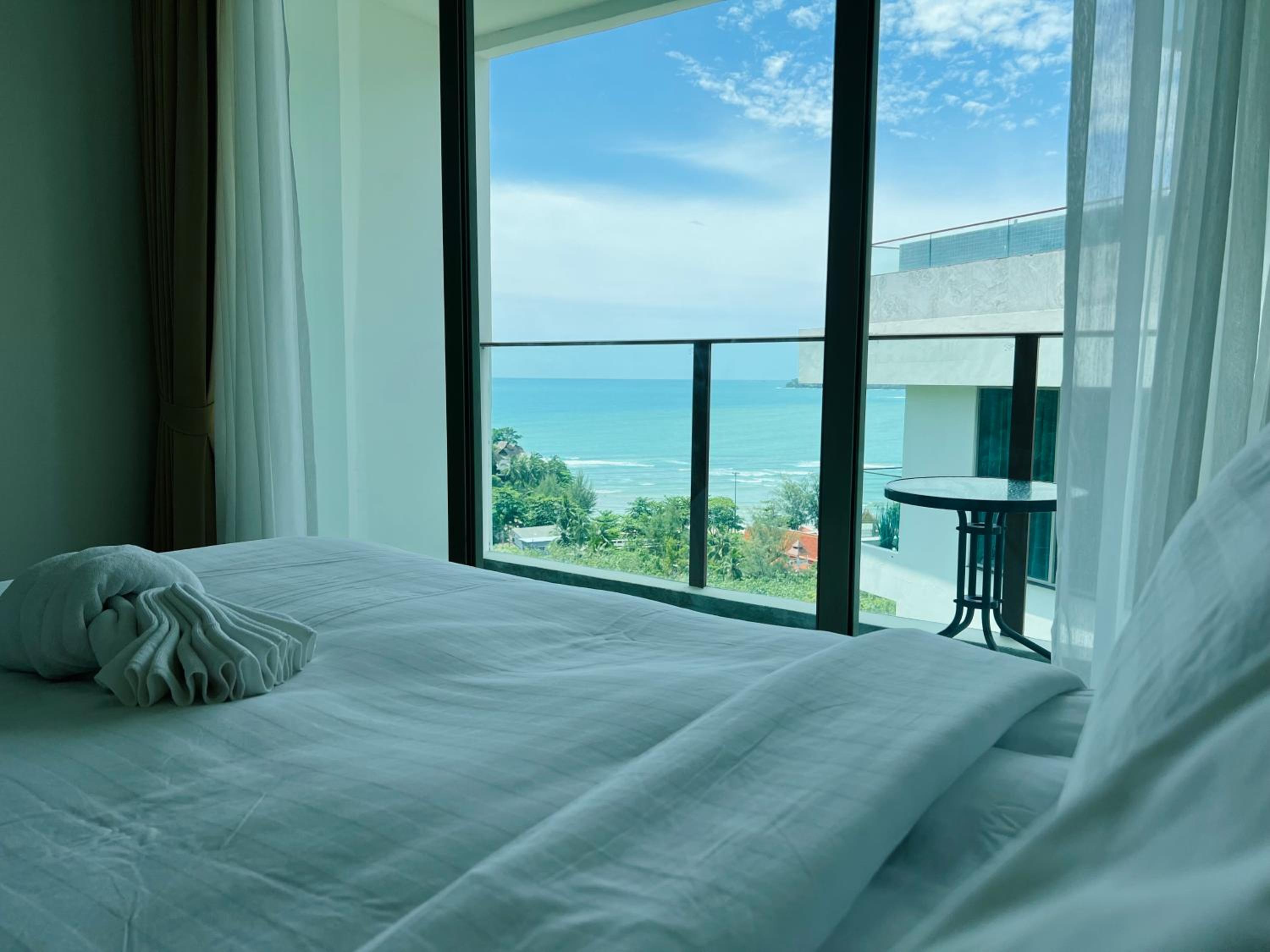 Apartment with Sea View - Photo 4