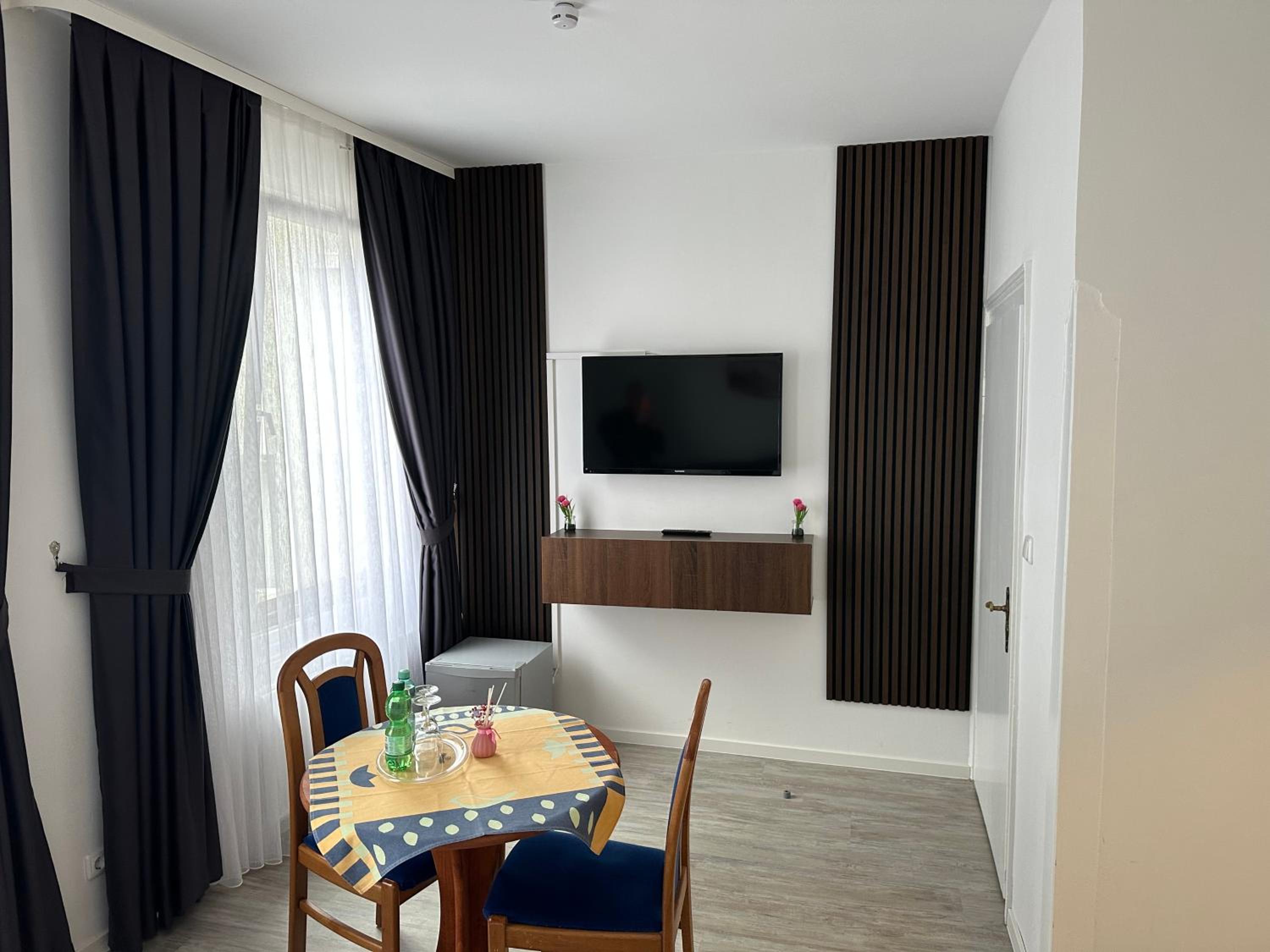 Economy Double Room 4 photo 2