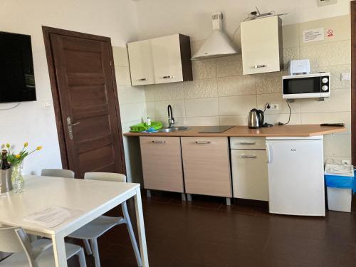 Apartment - Ground Floor - Photo 3