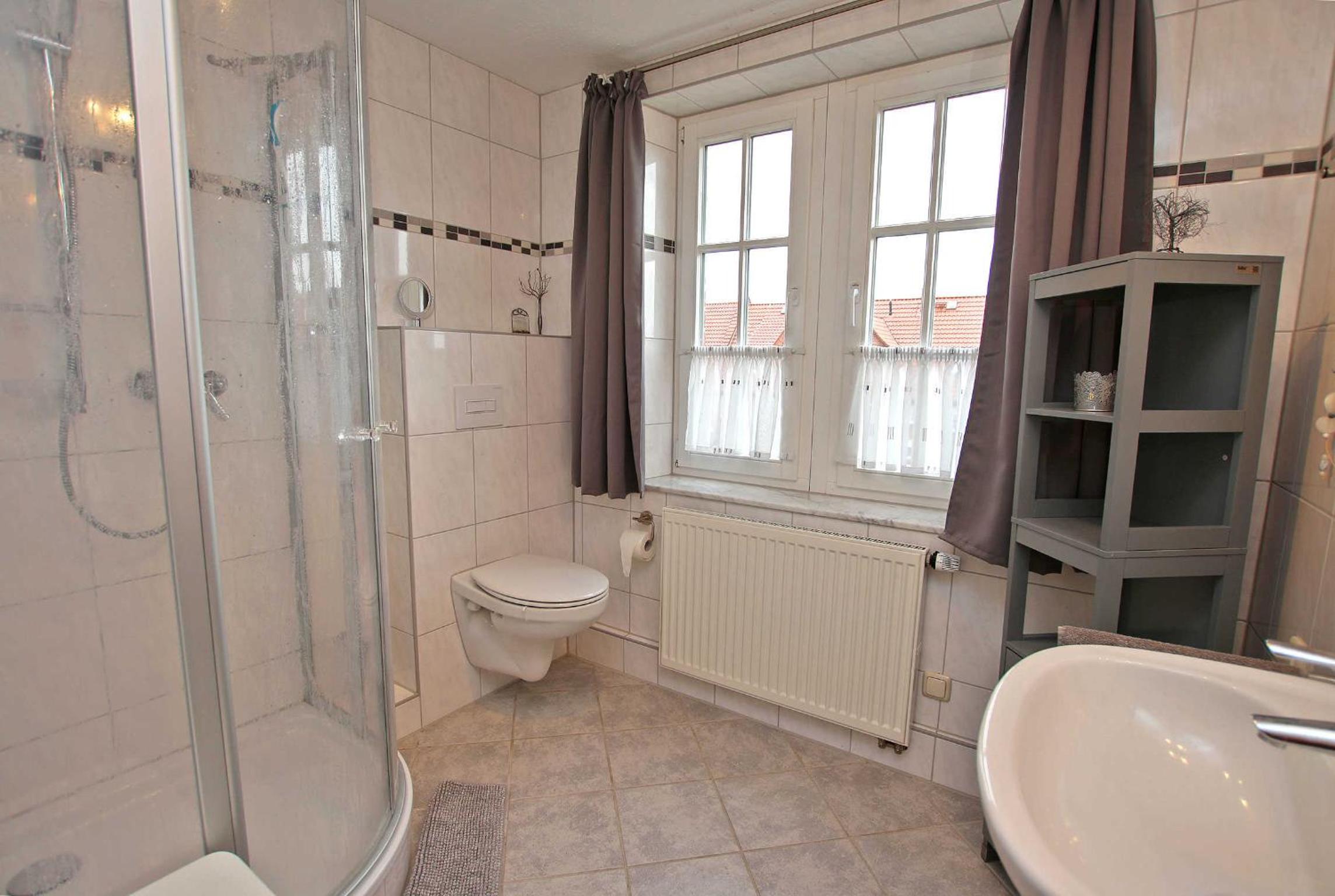 Apartment with Shower photo 3