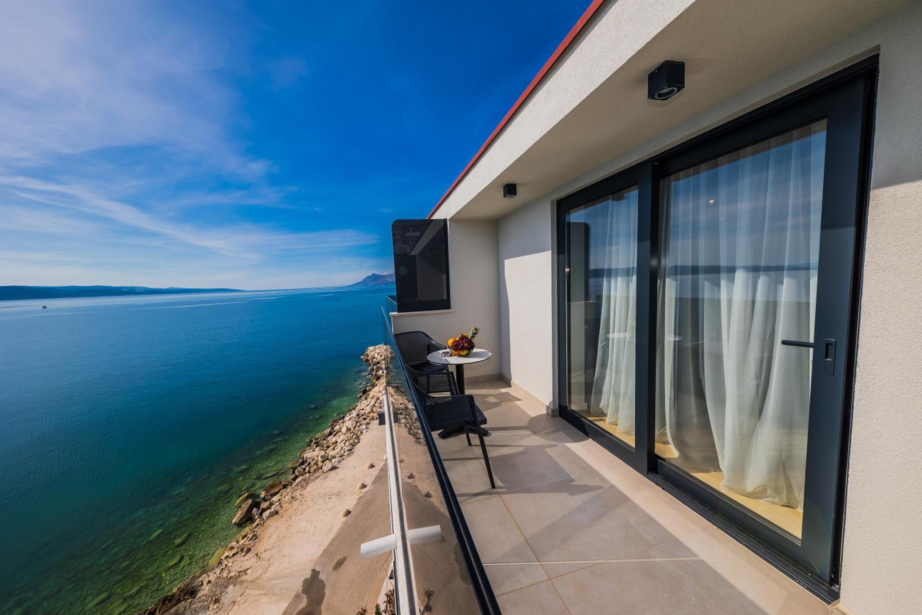 Deluxe Double Room with Sea View - Photo 4