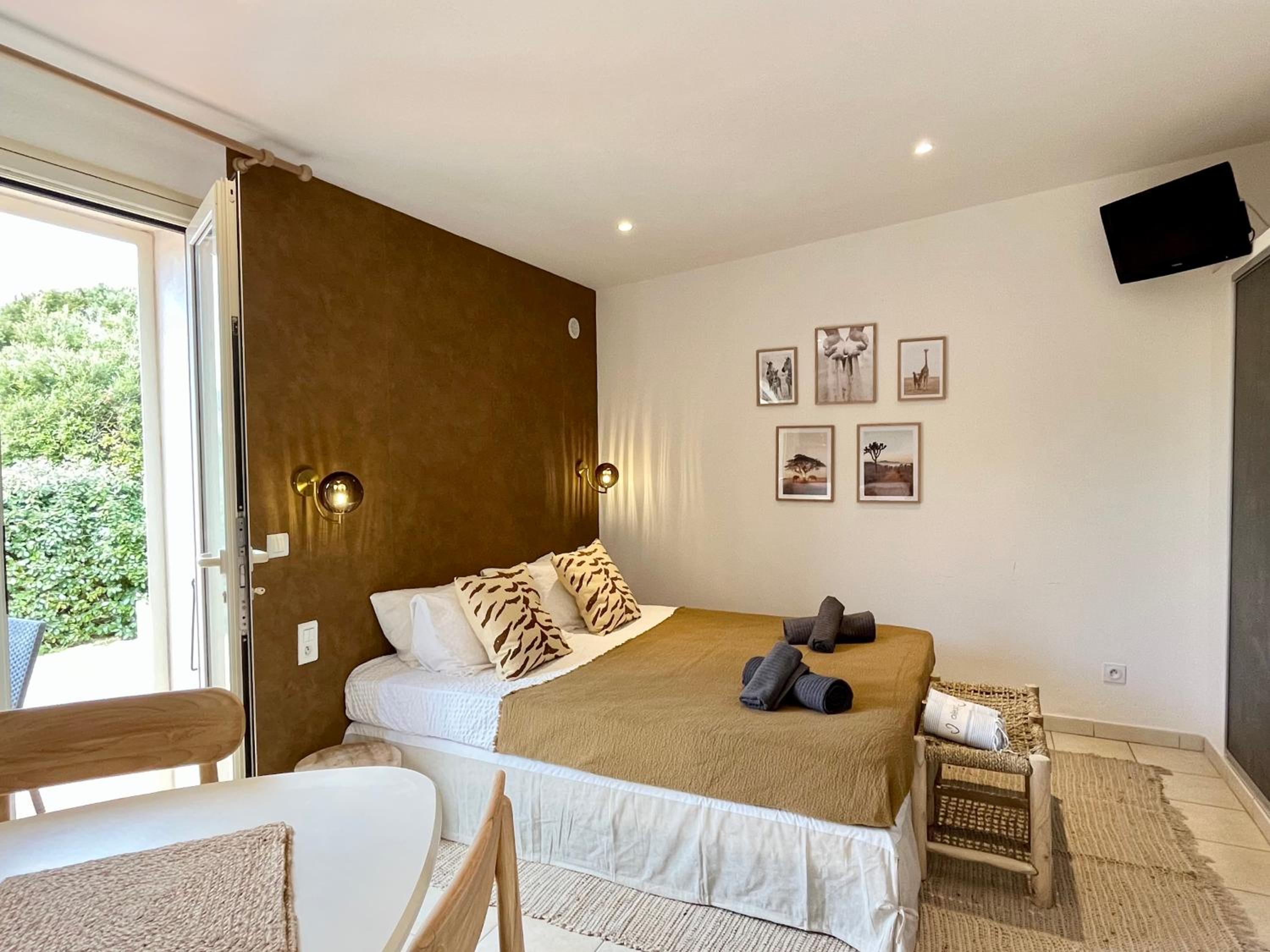 Studio (2 Adults)
