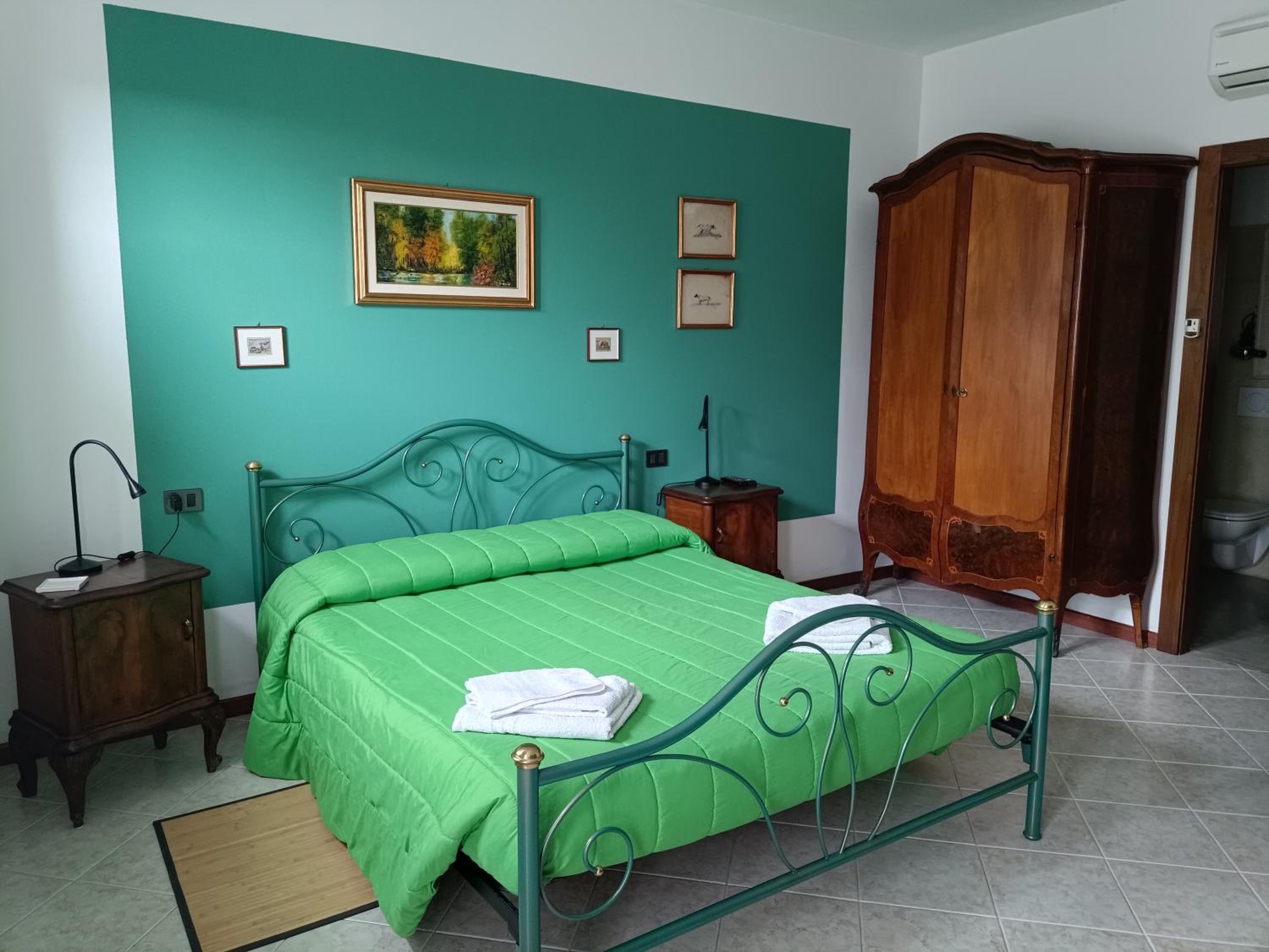 Triple Room with Private Bathroom - Photo 2